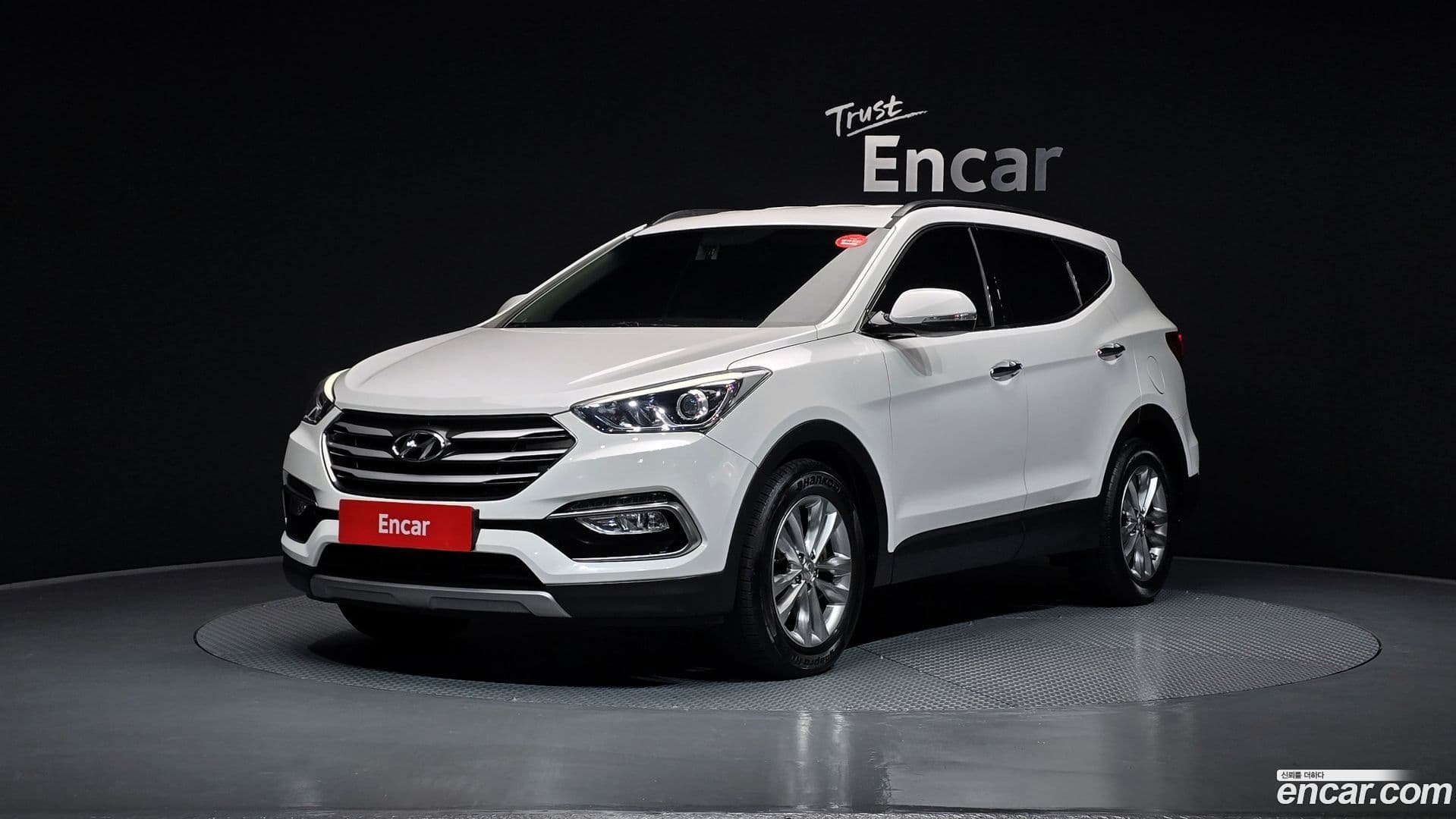 Main__Slider__Photo:Santafe Hyundai 2016.0-0
