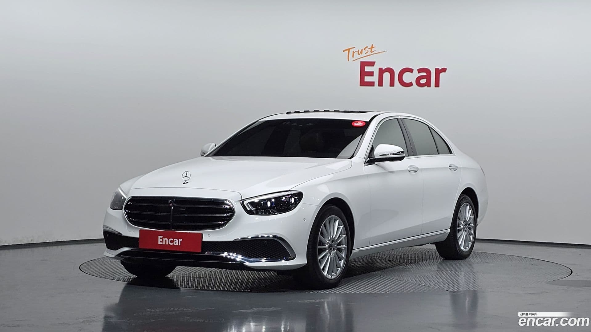 Main__Slider__Photo:E-Class Mercedes-Benz 2023.6-0