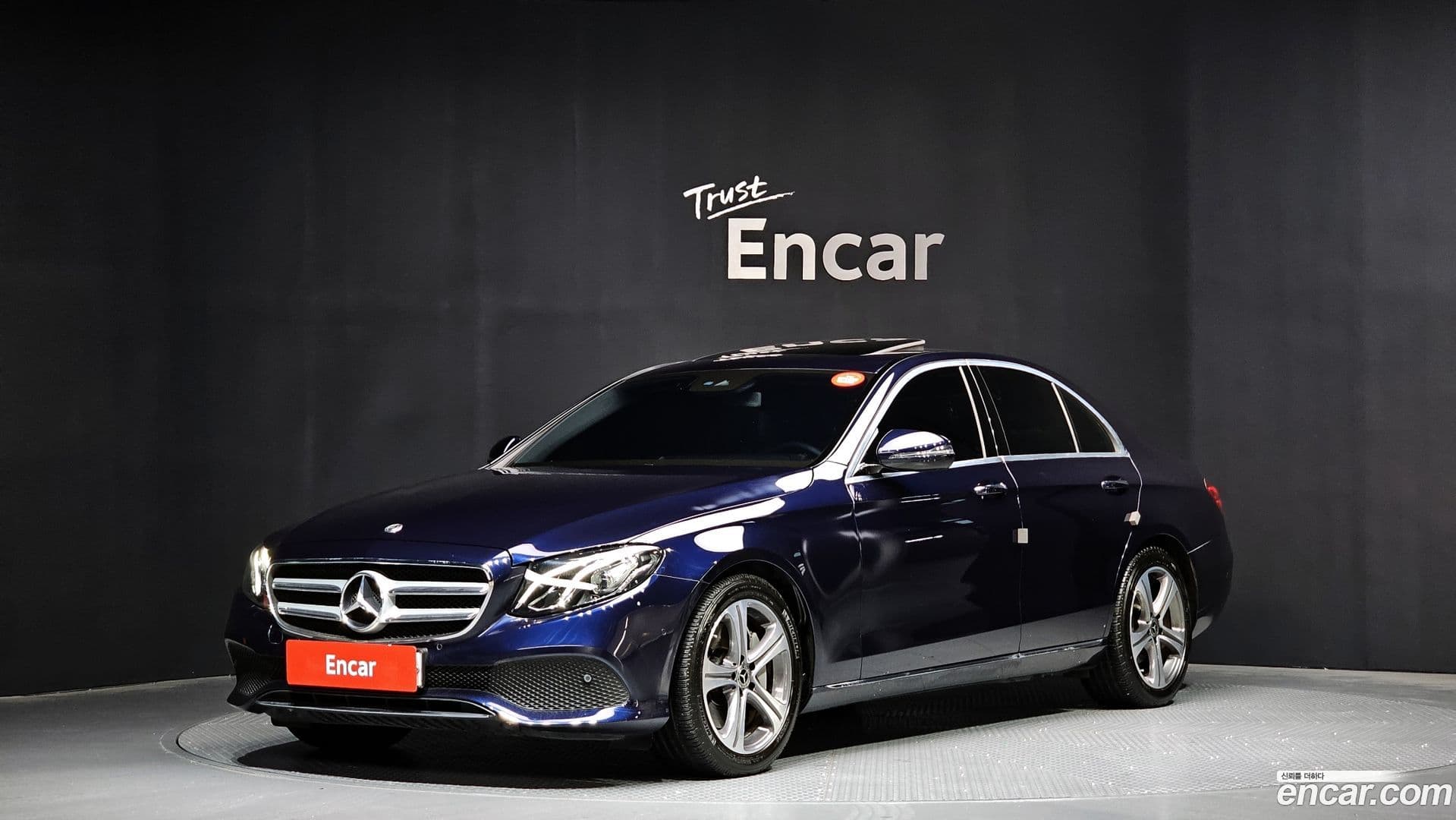 Main__Slider__Photo:E-Class Mercedes-Benz 2019.6-0