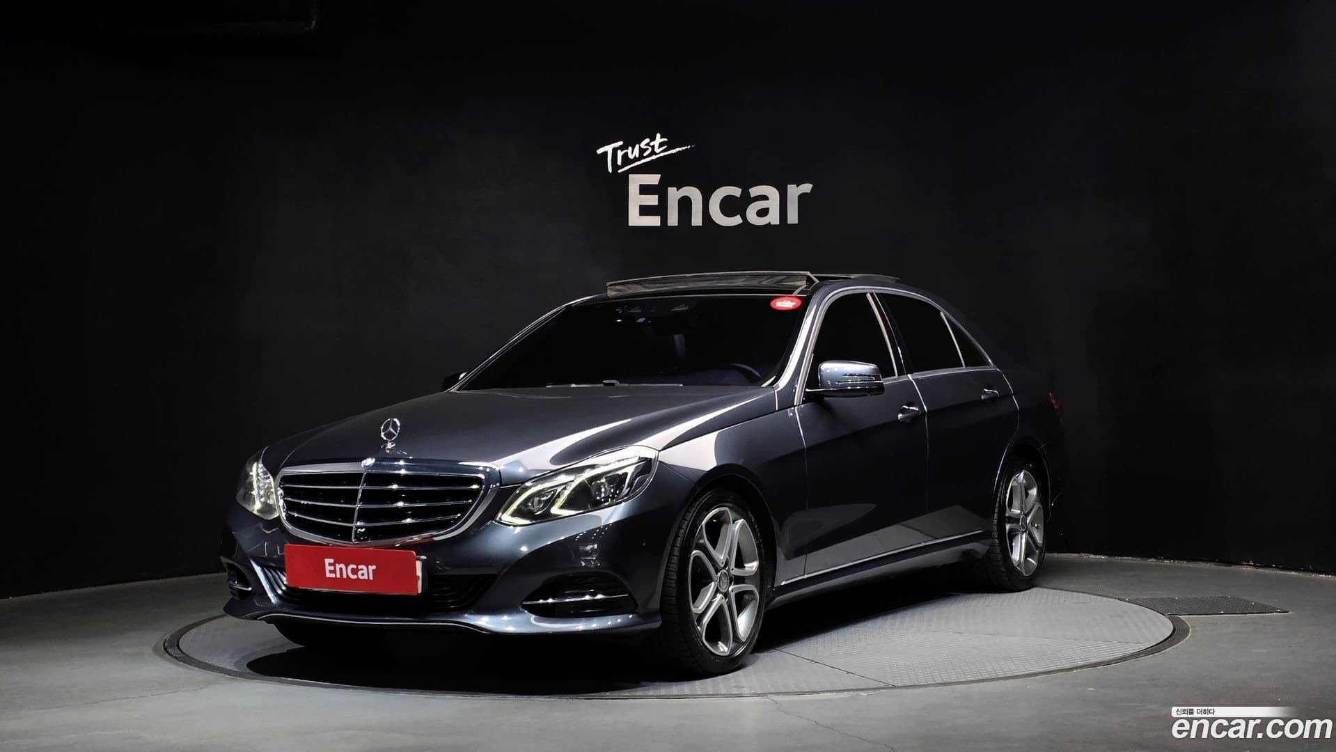 Main__Slider__Photo:E-Class Mercedes-Benz 2016.0-0