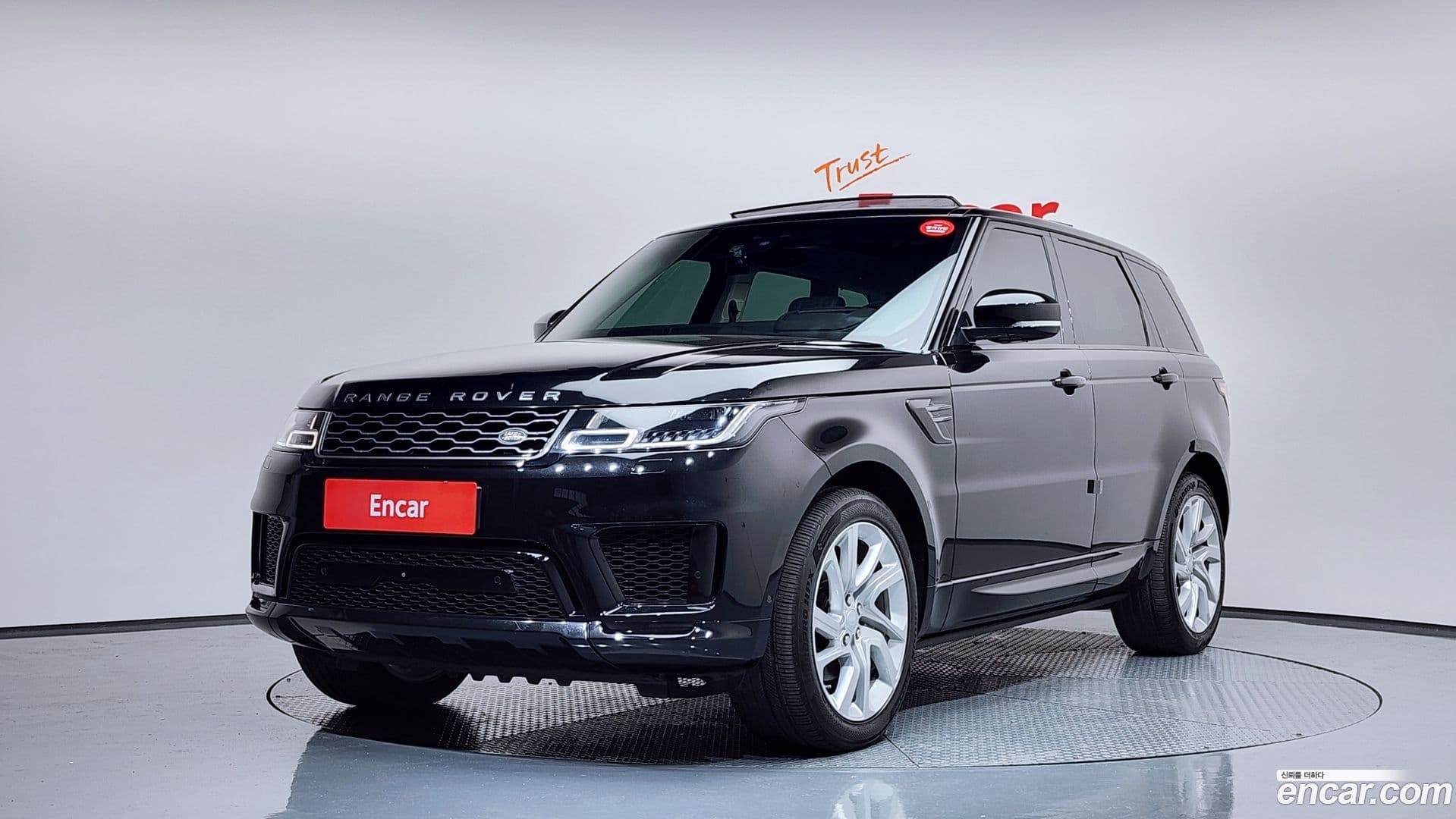 Main__Slider__Photo:Range Rover Sport Land Rover 2019.4-0