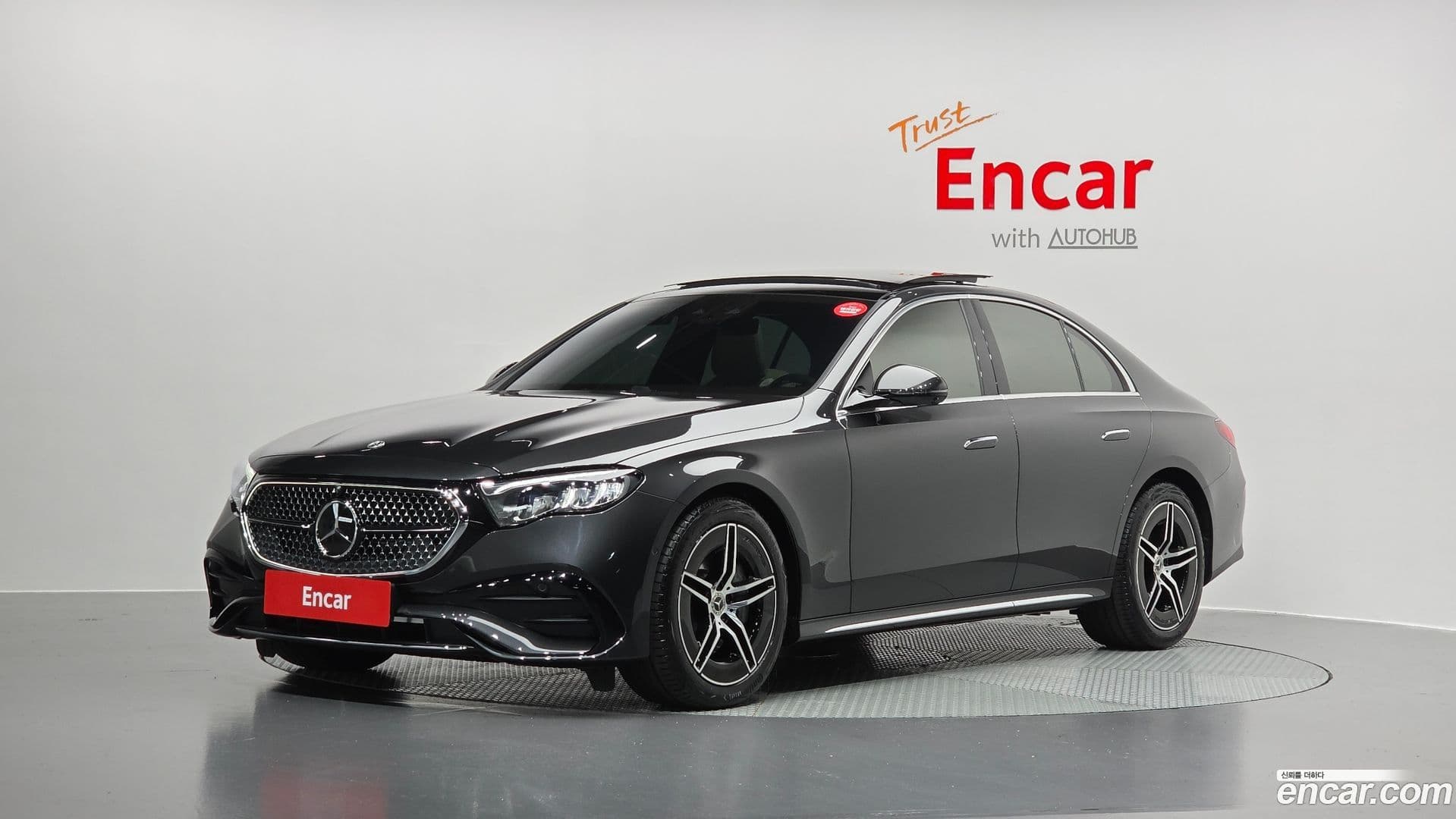 Main__Slider__Photo:E-Class Mercedes-Benz 2025.9-0