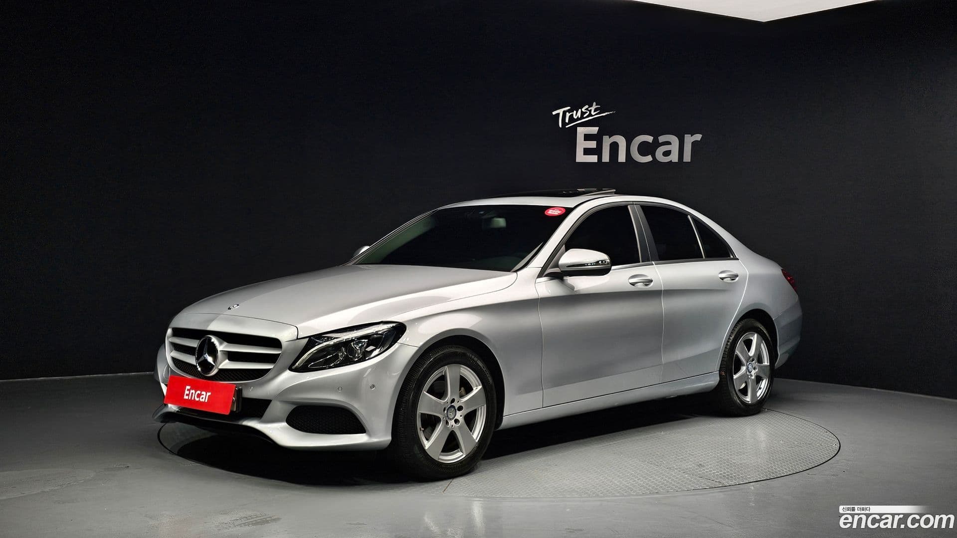 Main__Slider__Photo:C-Class Mercedes-Benz 2017.4-0