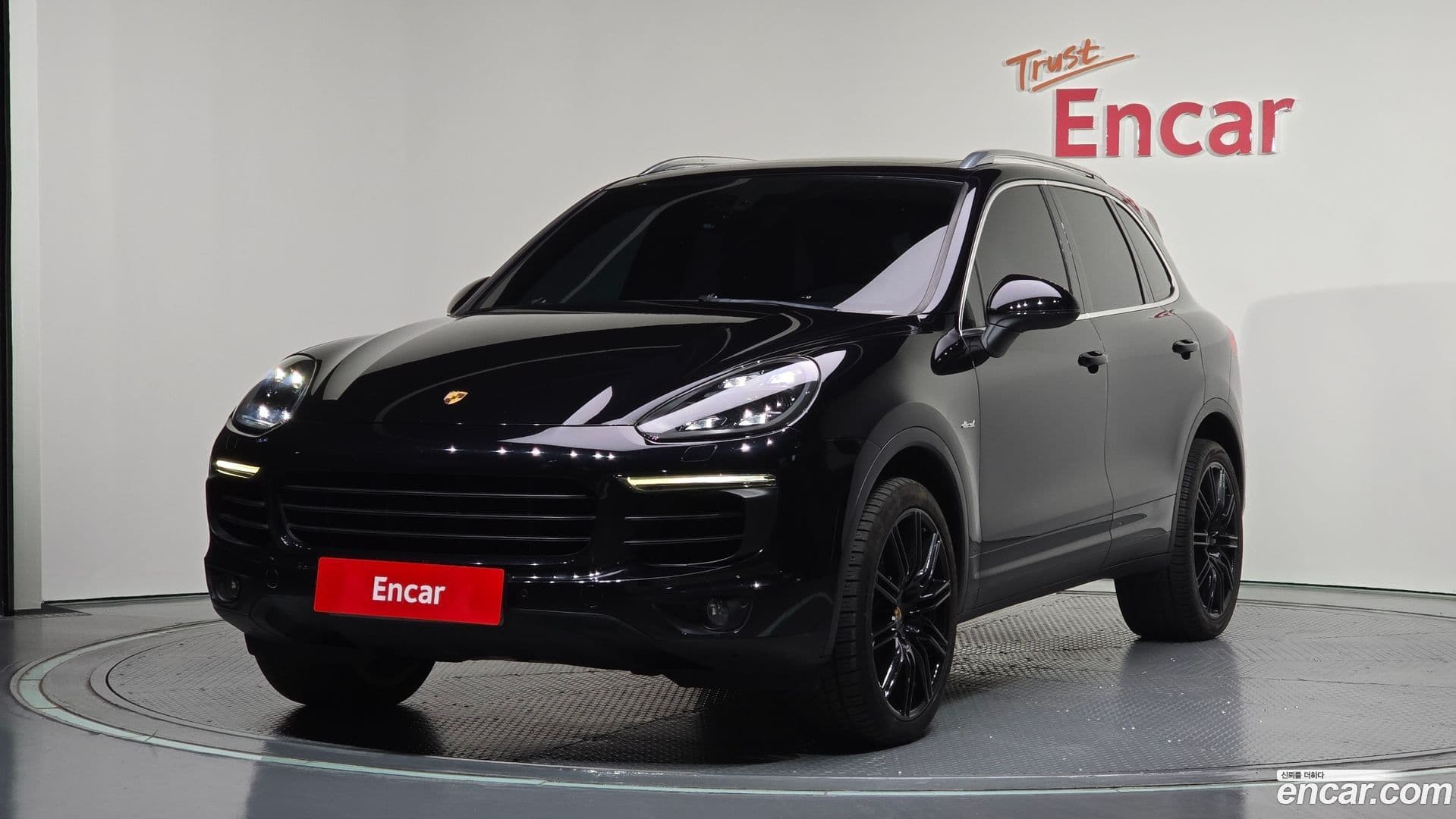 Main__Slider__Photo:Cayenne Porsche 2016.6-0