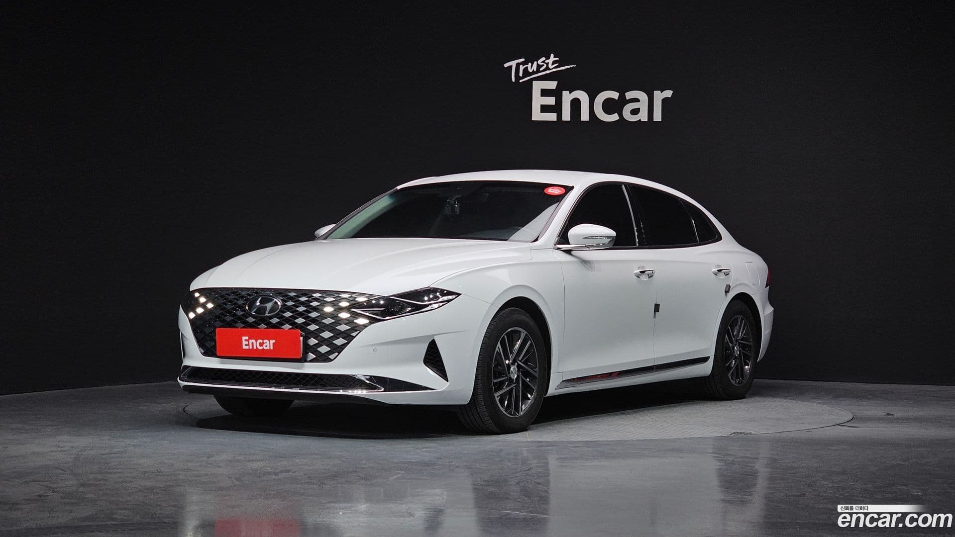 Main__Slider__Photo:Grandeur Hyundai 2020.7-0