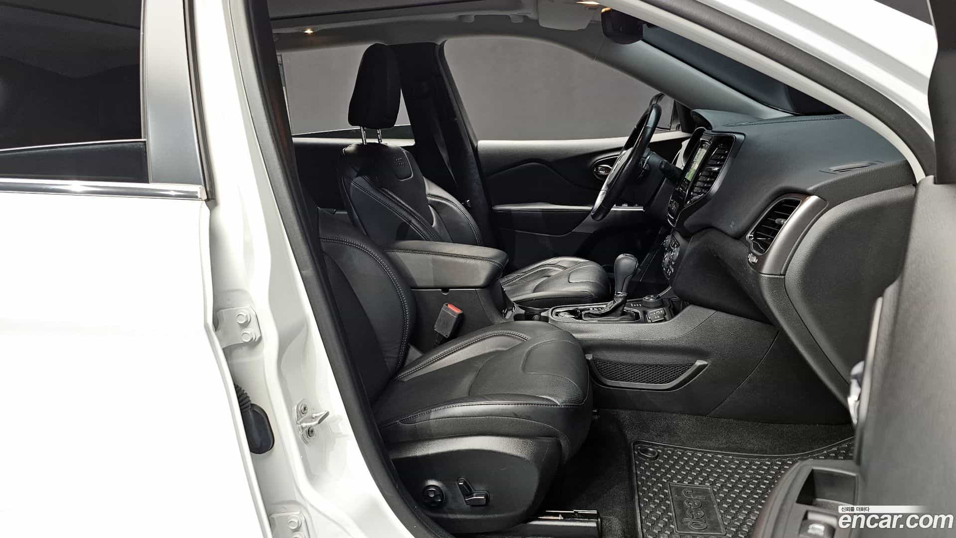 Cherokee Jeep 2021.3-INNER-010