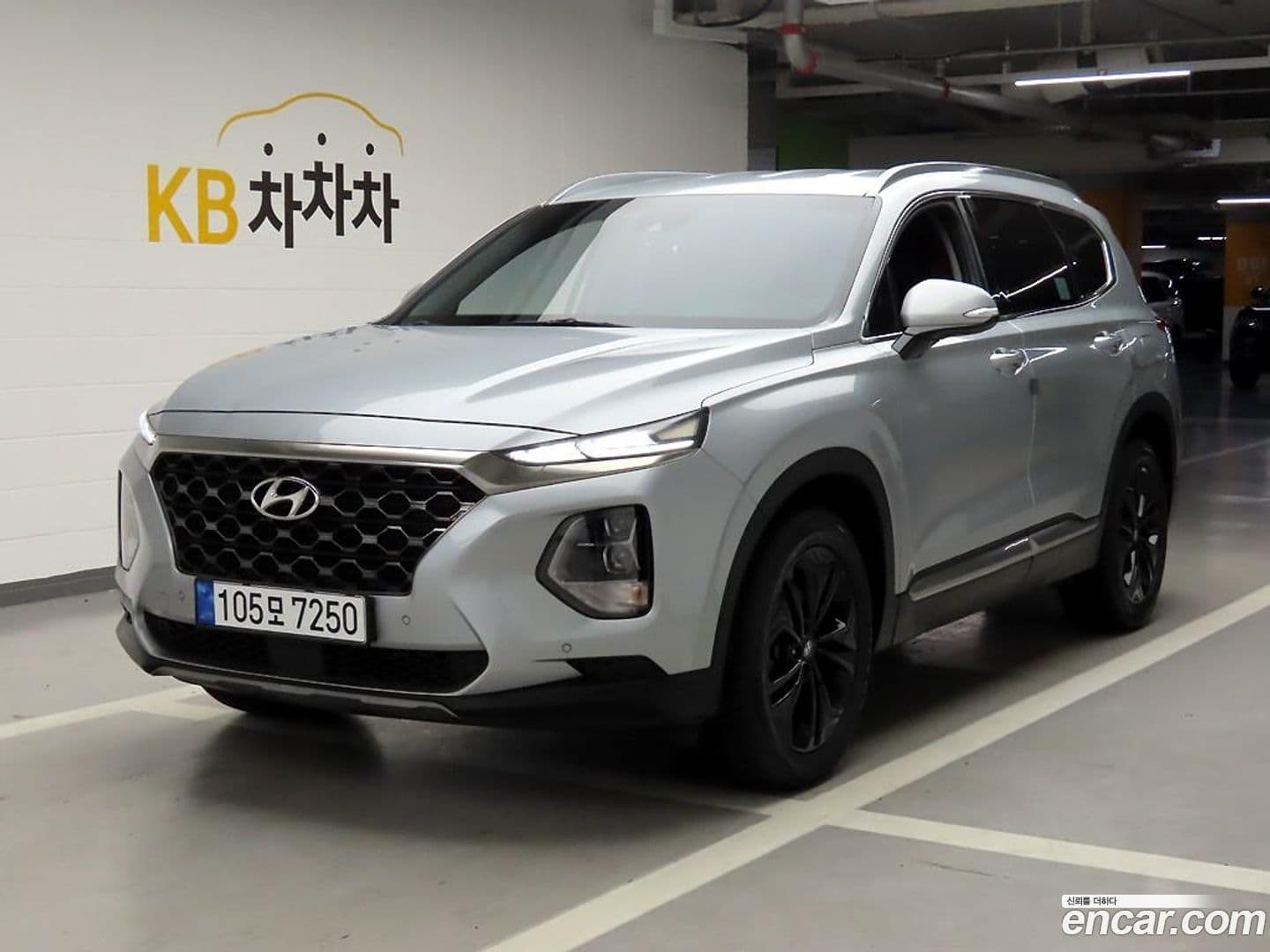 Main__Slider__Photo:Santafe Hyundai 2018.5-0