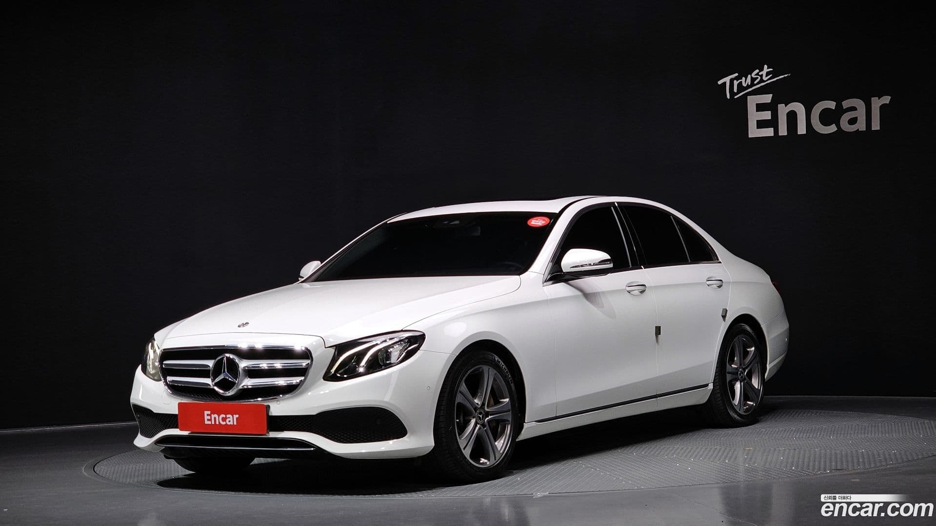 Main__Slider__Photo:E-Class Mercedes-Benz 2018.7-0