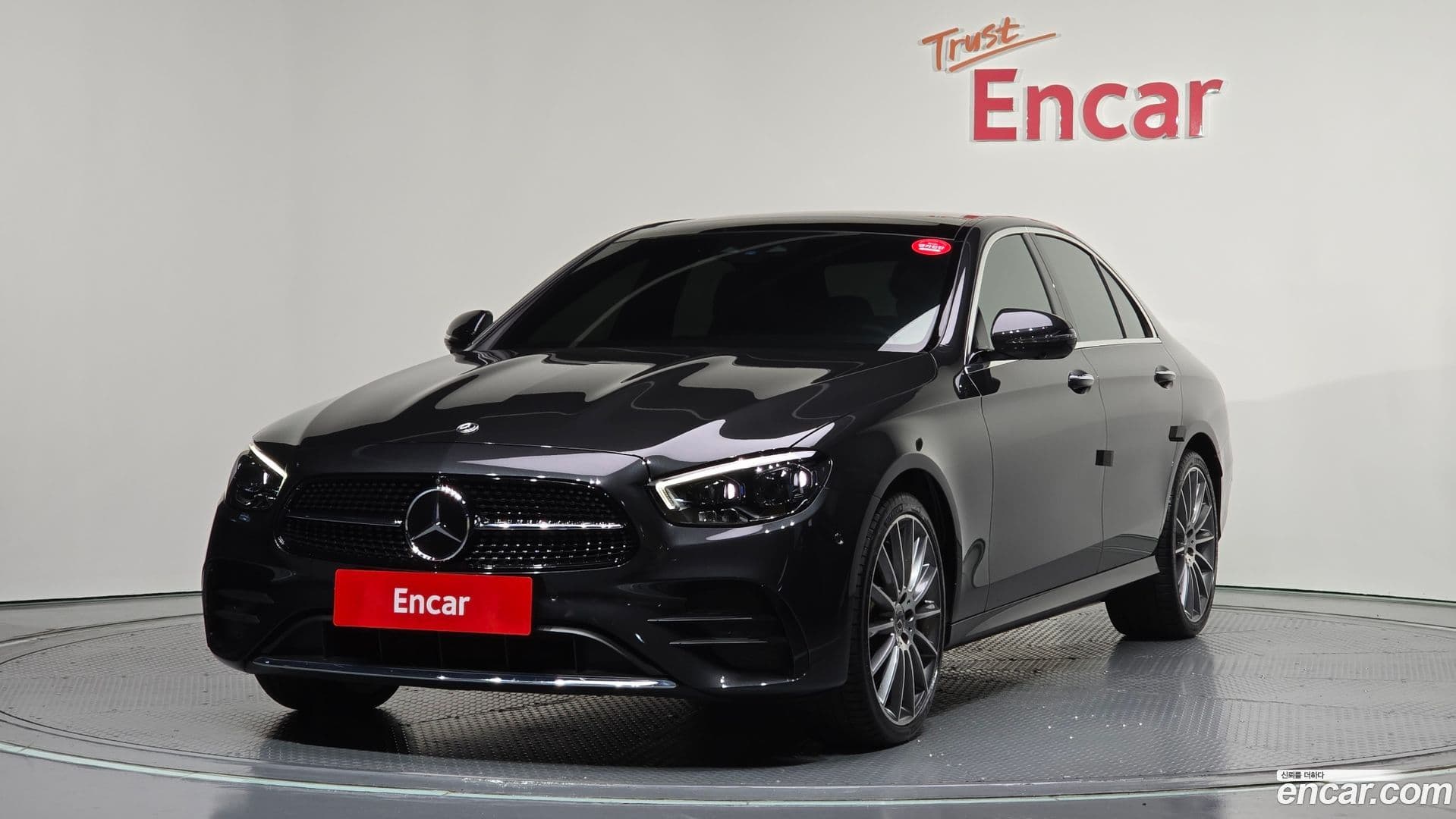 Main__Slider__Photo:E-Class Mercedes-Benz 2022.1-0