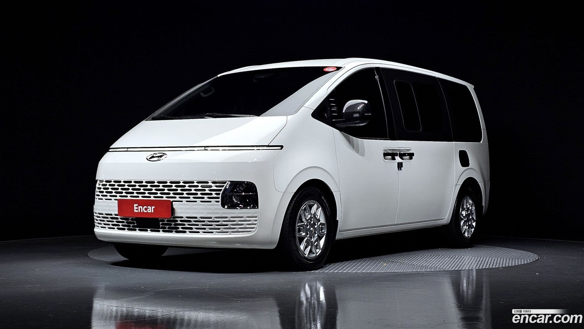 Main__Slider__Photo:Staria Hyundai 2022.7-0