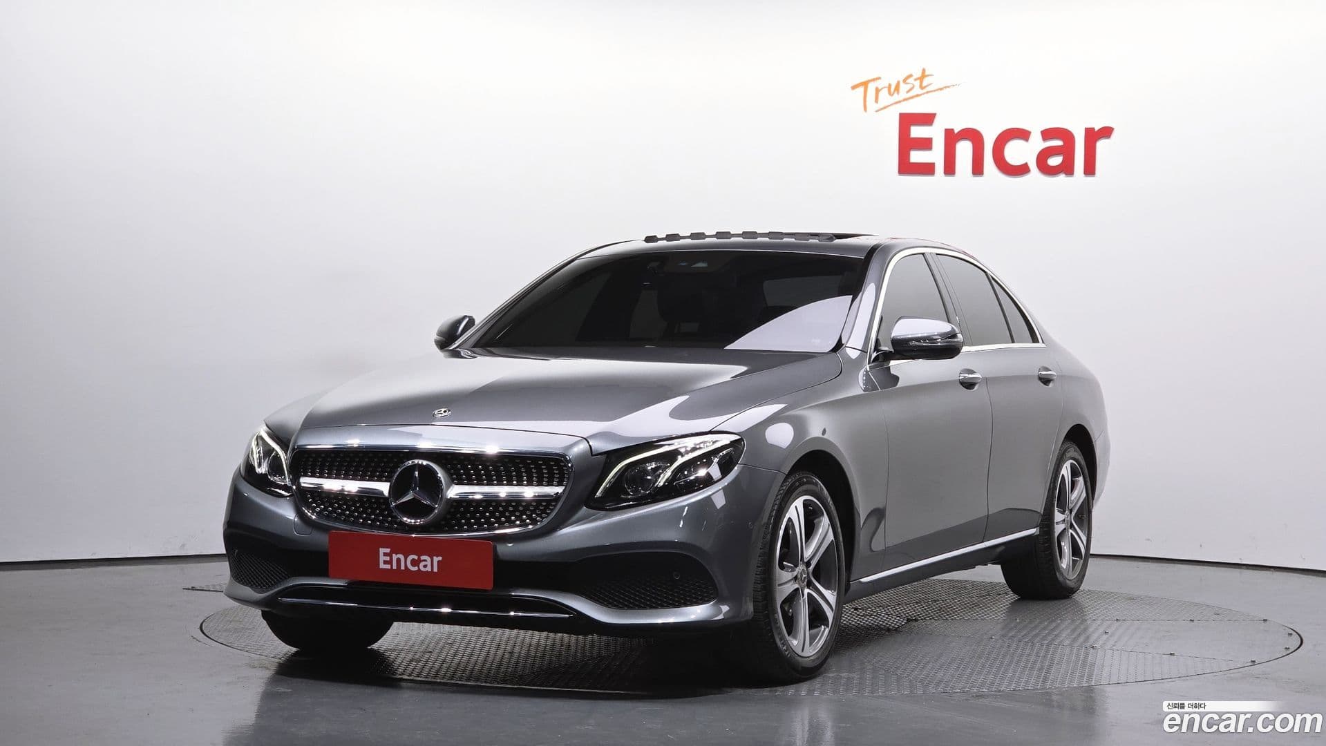Main__Slider__Photo:E-Class Mercedes-Benz 2018.11-0