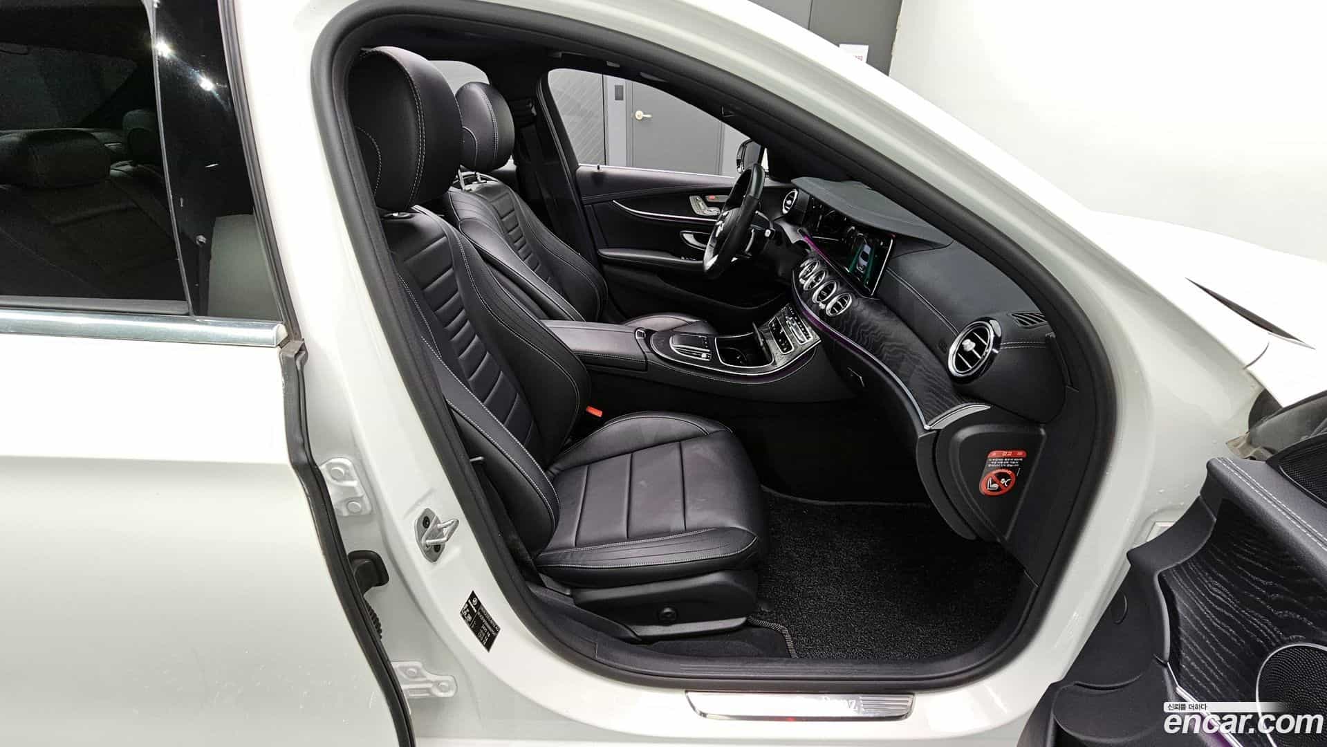 E-Class Mercedes-Benz 2020.10-OPTION-016