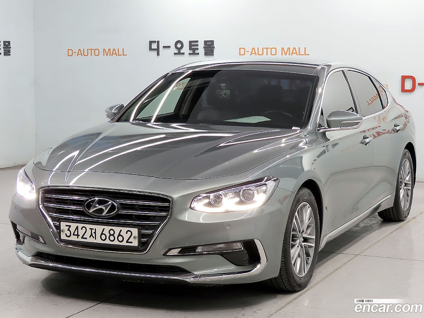 Main__Slider__Photo:Grandeur Hyundai 2017.4-0