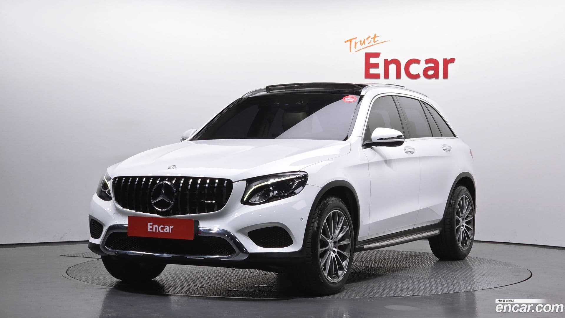 Main__Slider__Photo:GLC-Class Mercedes-Benz 2016.9-0