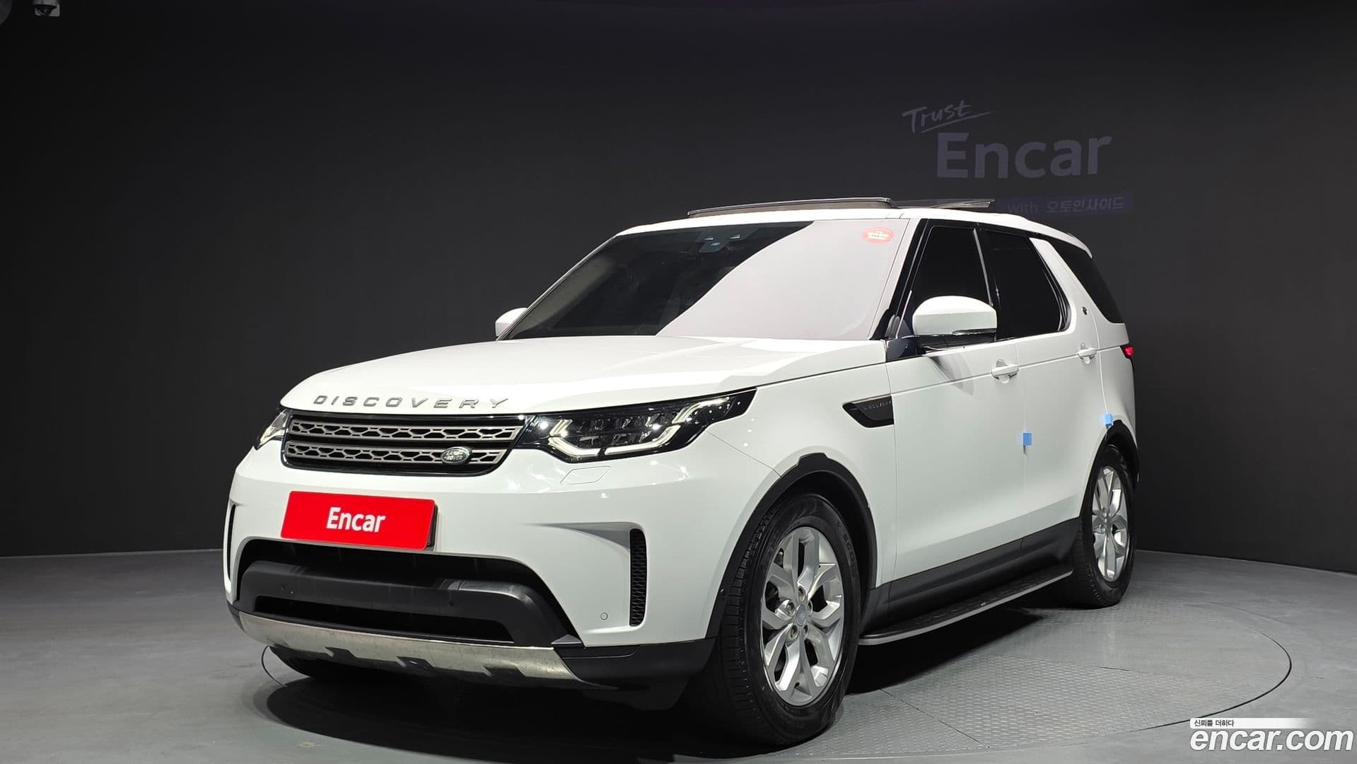 Main__Slider__Photo:Discovery Land Rover 2020.8-0