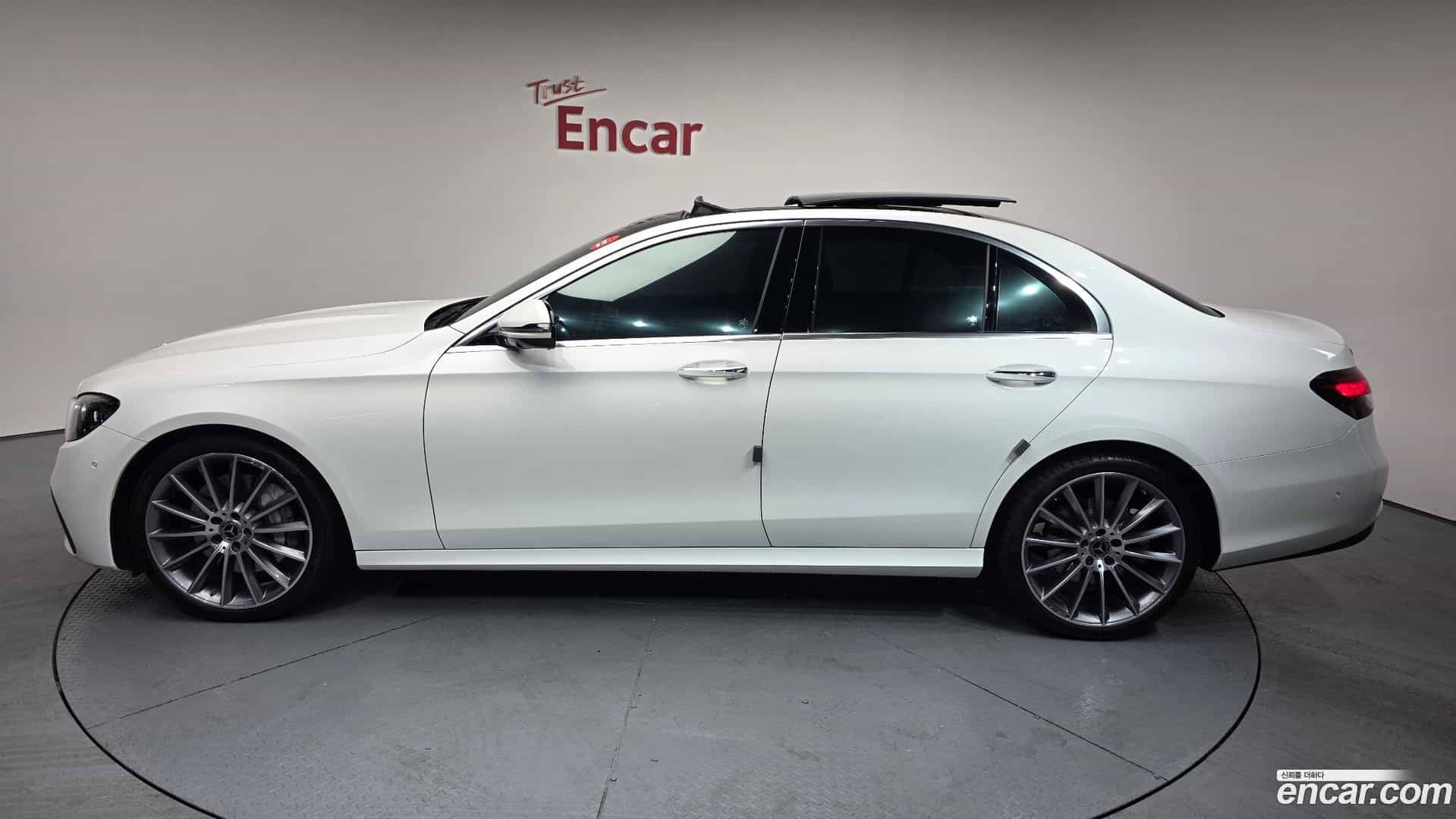 E-Class Mercedes-Benz 2022.4-OPTION-024