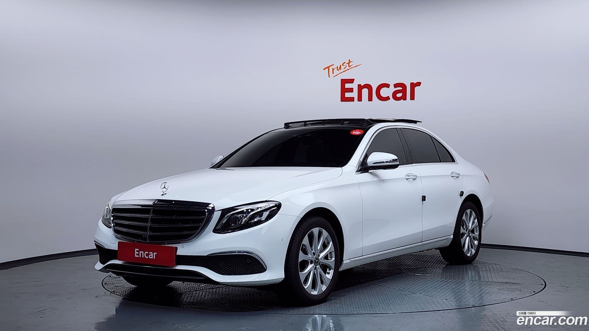 Main__Slider__Photo:E-Class Mercedes-Benz 2019.2-0