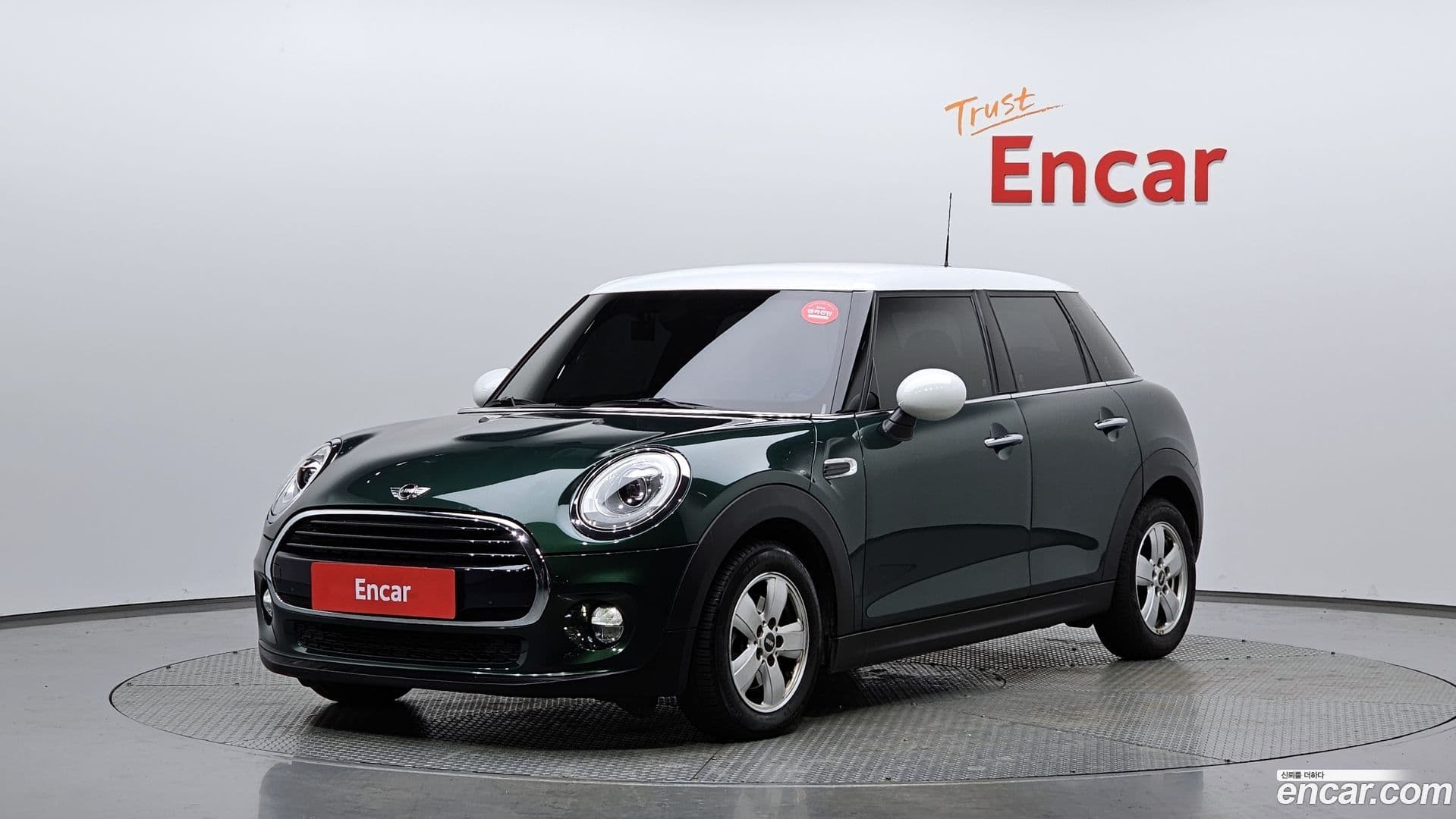 Main__Slider__Photo:Cooper Mini 2017.11-0
