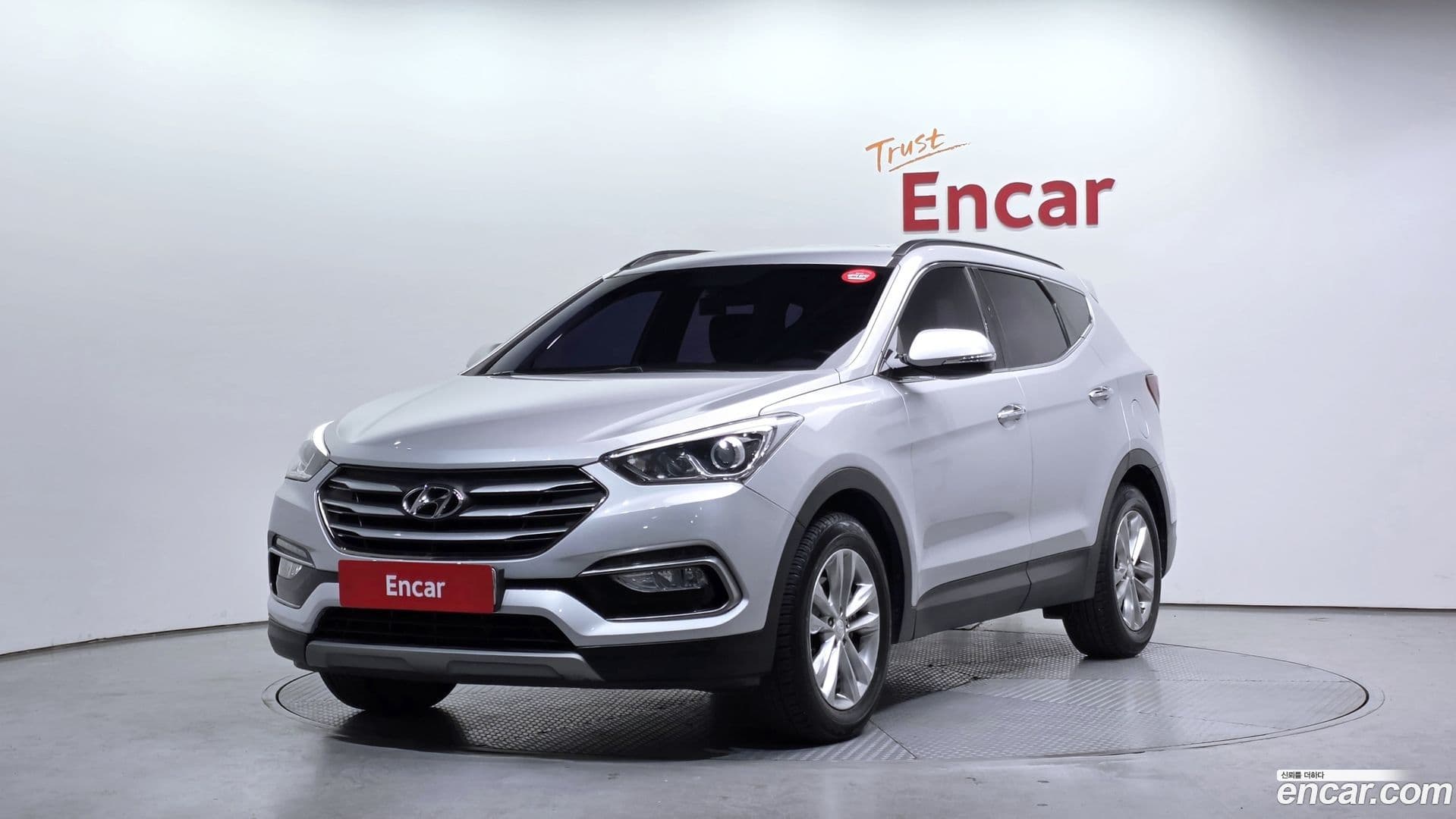 Main__Slider__Photo:Santafe Hyundai 2016.8-0