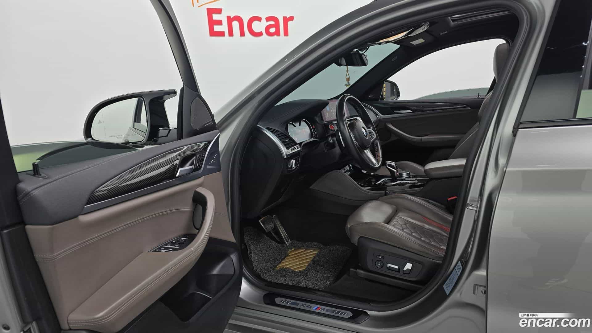 X4M BMW 2020.0-INNER-010