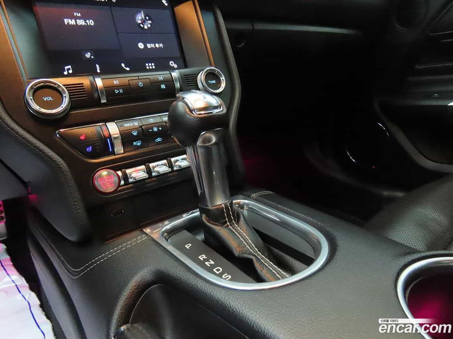 Mustang Ford 2019.3-INNER-010