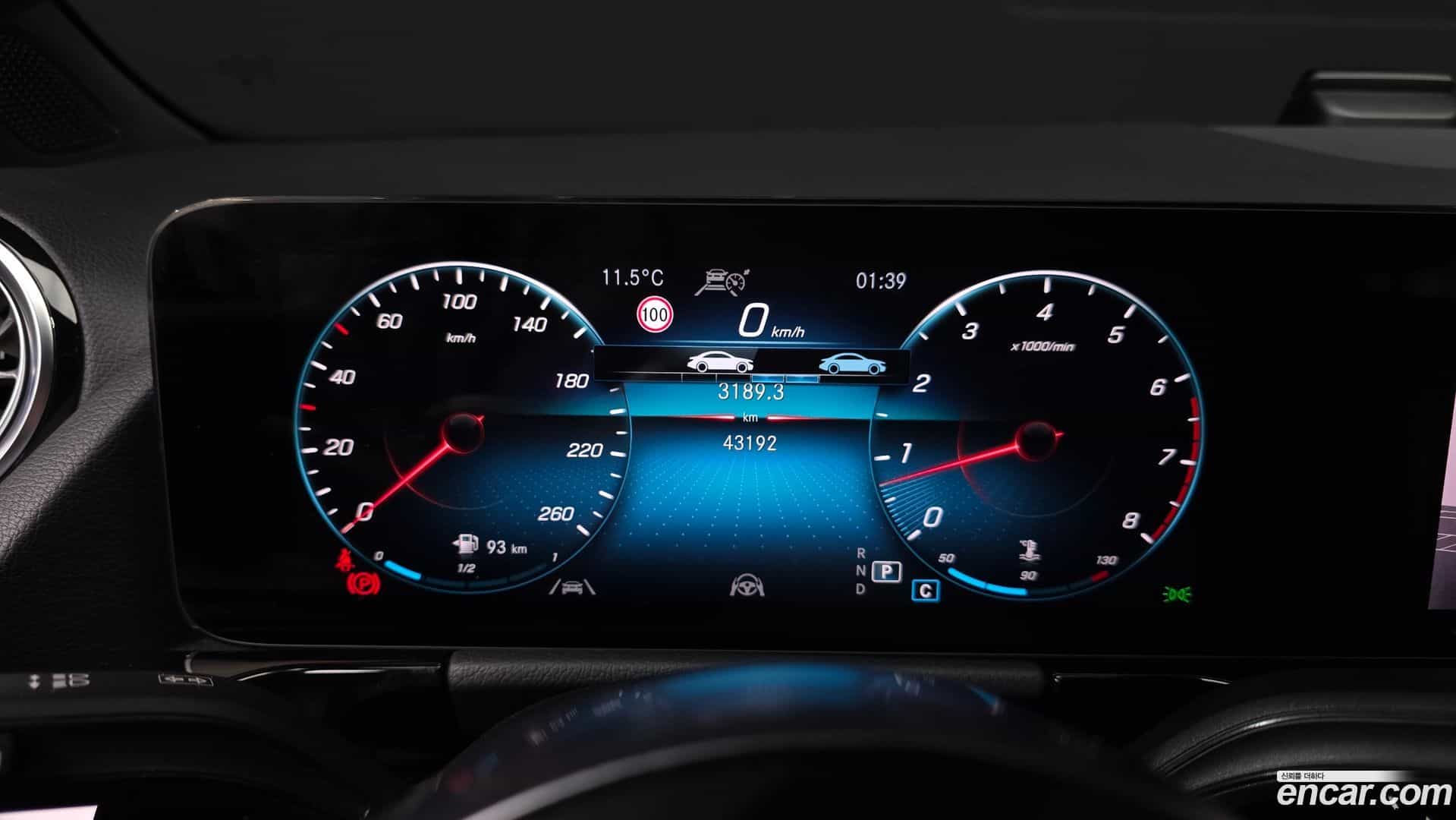 GLA-Class Mercedes-Benz 2023.7-INNER-008
