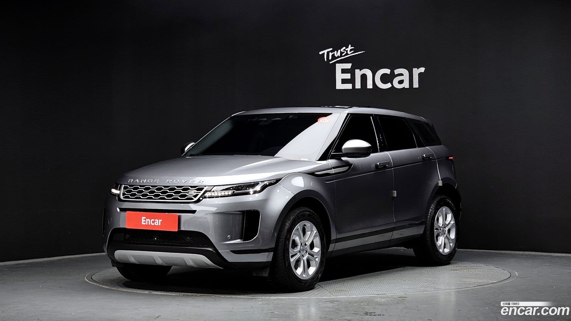 Main__Slider__Photo:Range Rover Evoque Land Rover 2021.11-0
