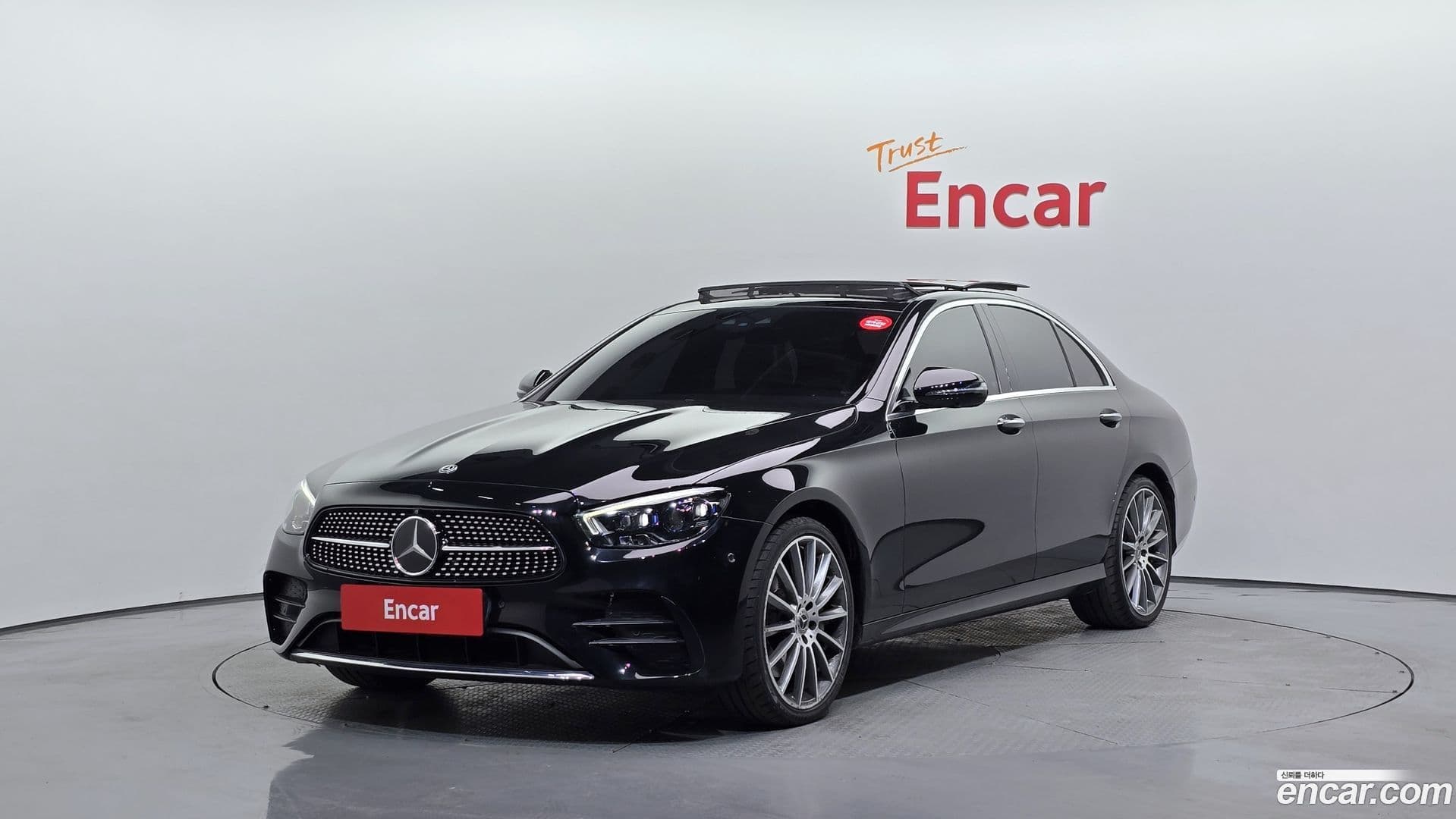 Main__Slider__Photo:E-Class Mercedes-Benz 2020.11-0