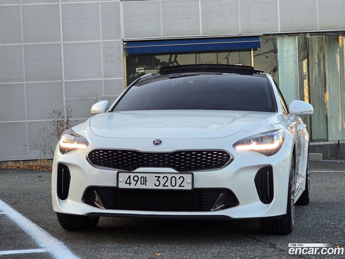 Main__Slider__Photo:Stinger Kia 2017.10-0