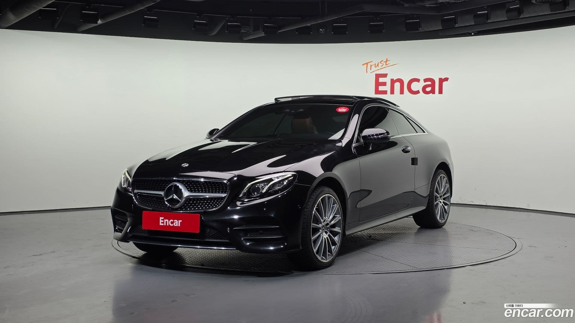 Main__Slider__Photo:E-Class Mercedes-Benz 2018.11-0