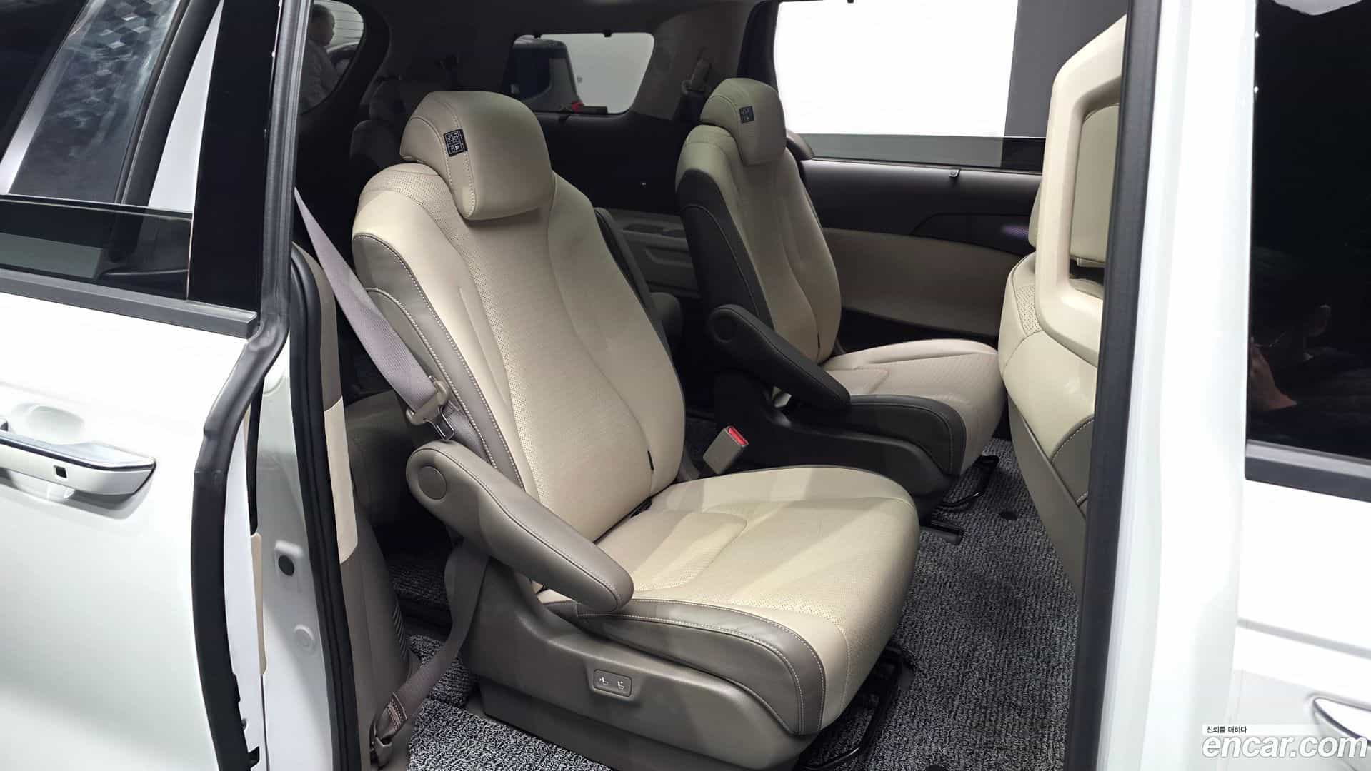 Canival Kia 2023.8-OPTION-015