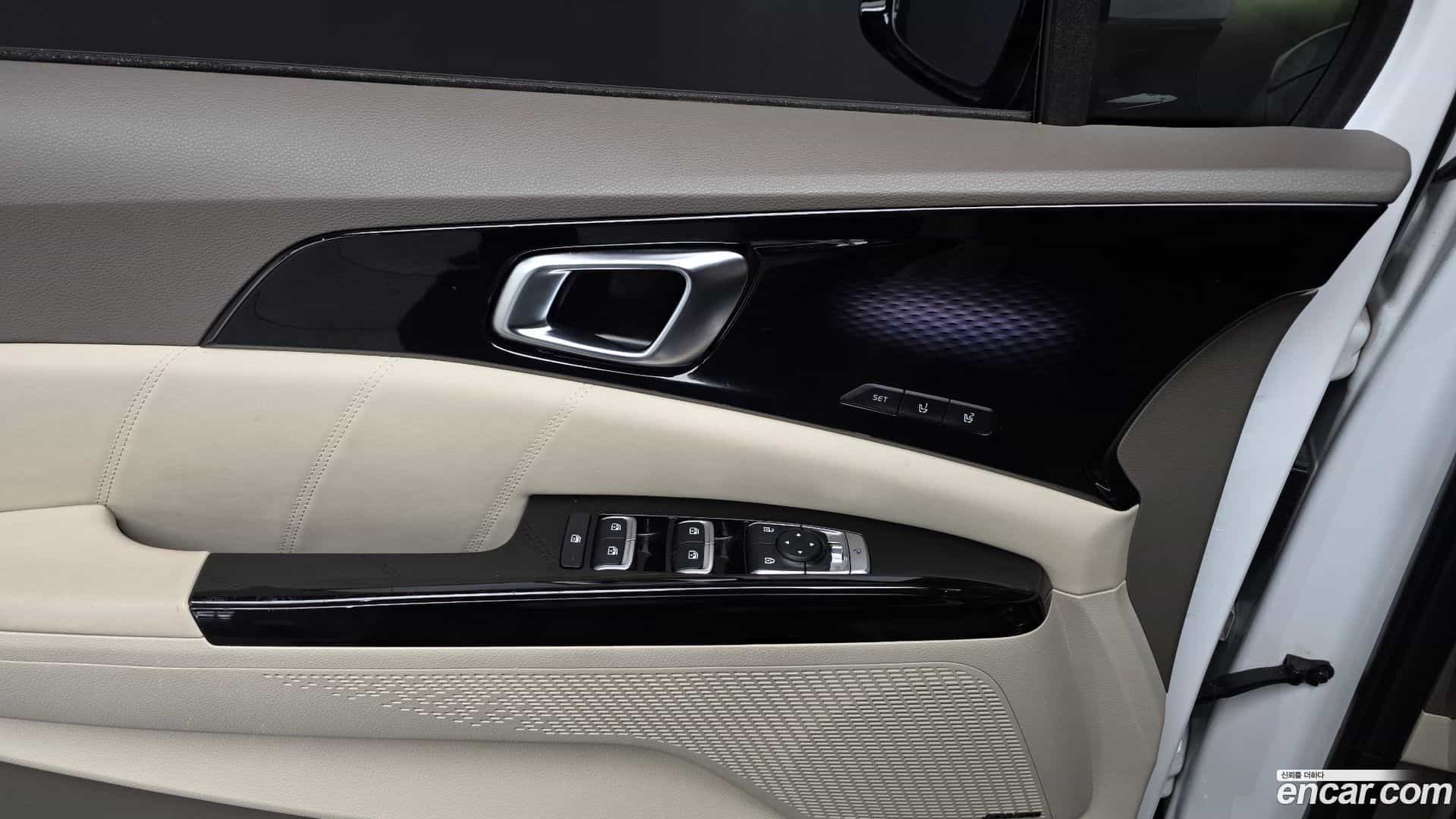 Canival Kia 2023.8-OPTION-021