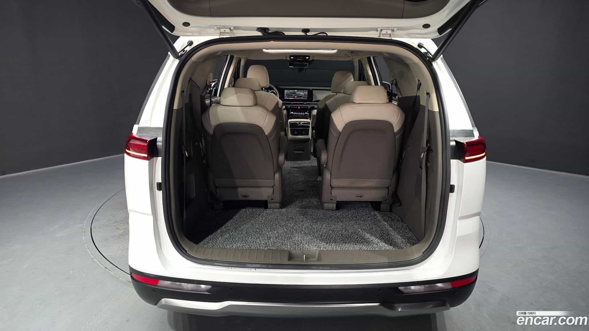 Canival Kia 2023.8-OPTION-024