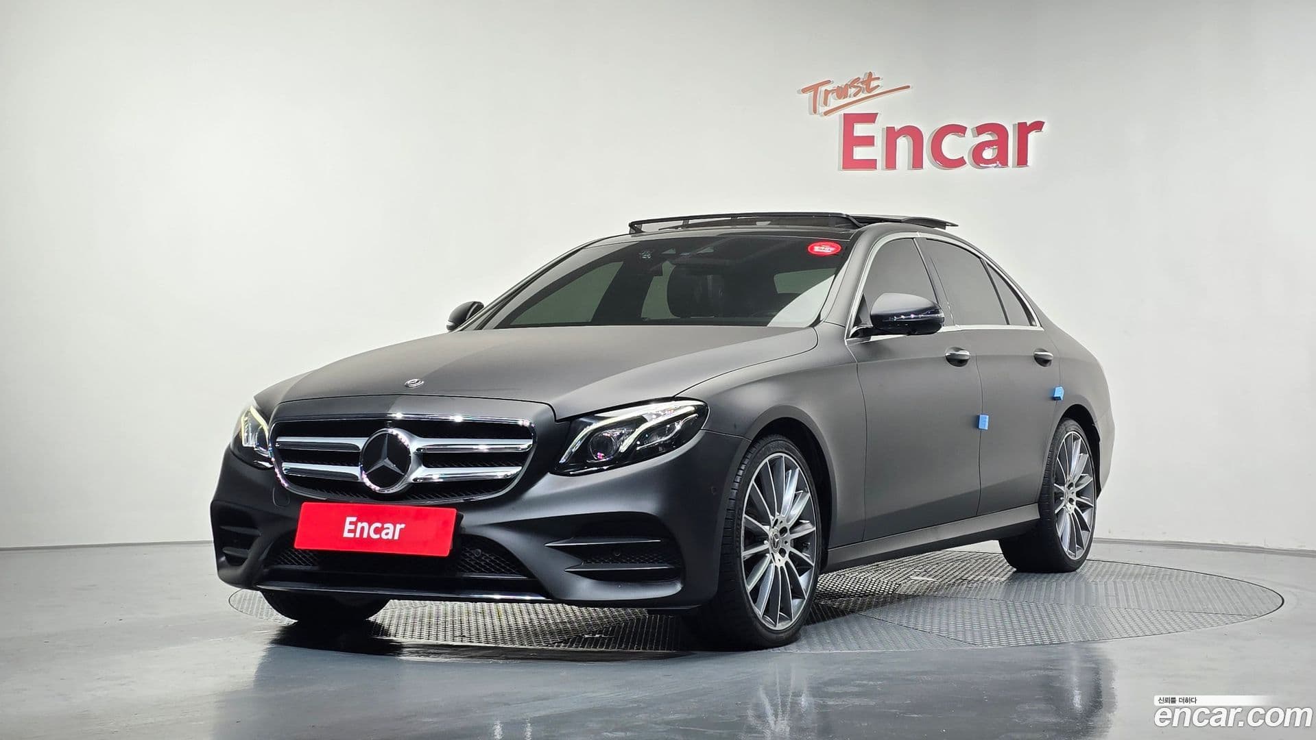 Main__Slider__Photo:E-Class Mercedes-Benz 2020.7-0