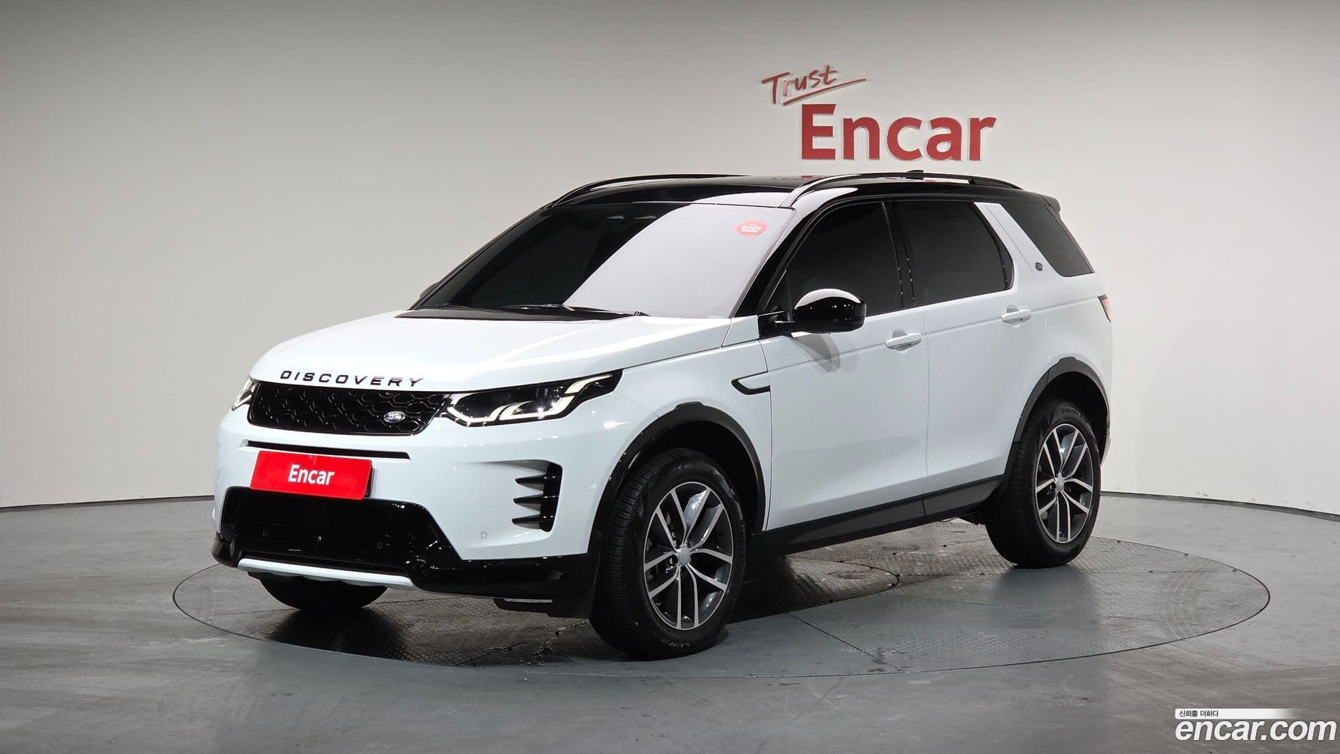 Main__Slider__Photo:Discovery Sport Land Rover 2025.4-0