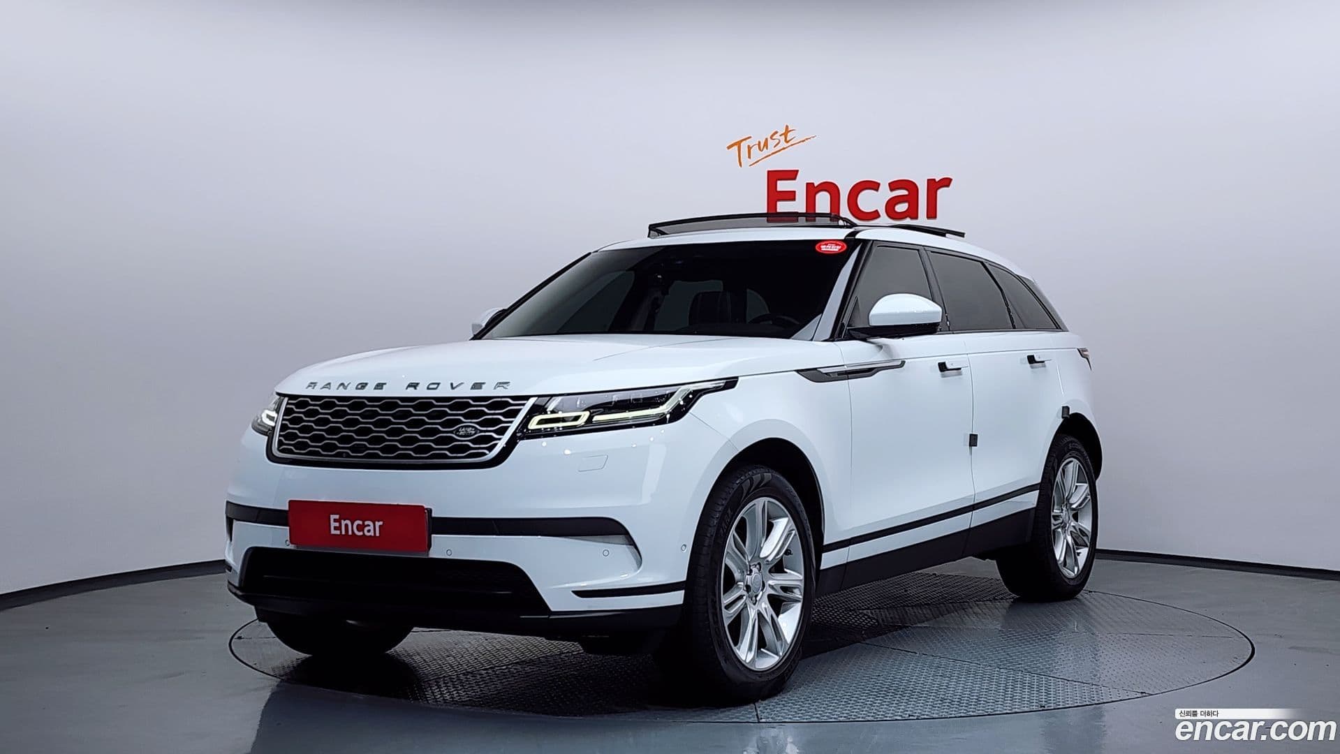Main__Slider__Photo:Range Rover Velar Land Rover 2018.5-0