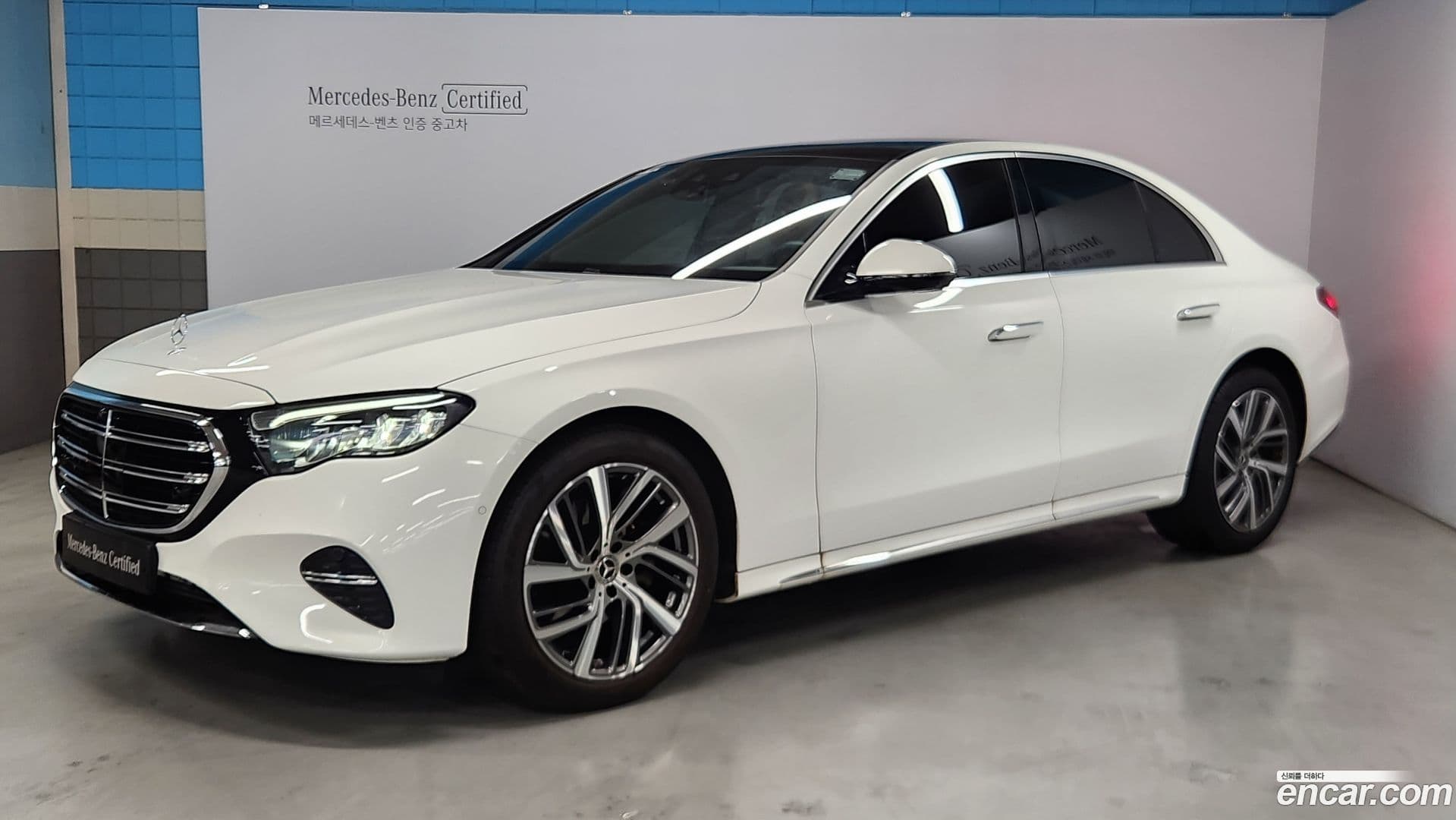 Main__Slider__Photo:E-Class Mercedes-Benz 2024.8-0