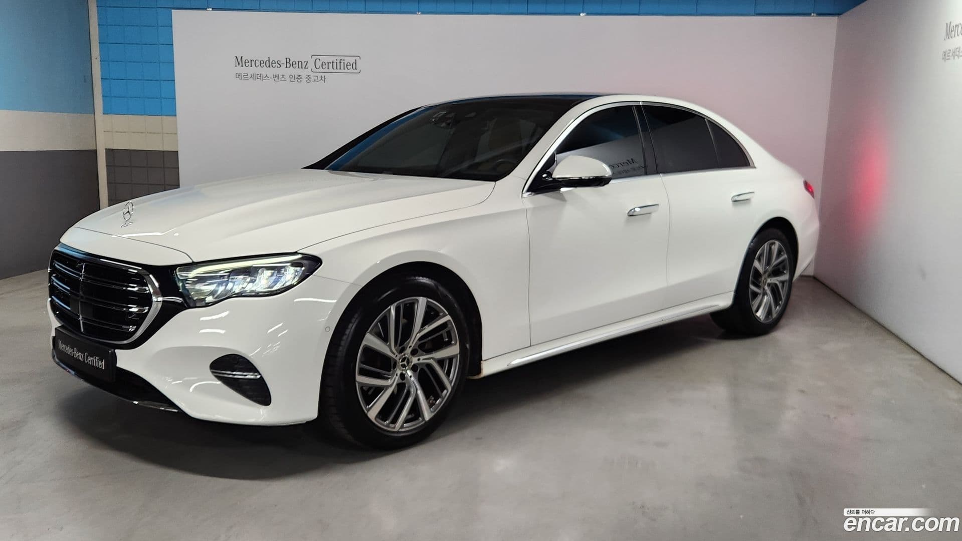 Main__Slider__Photo:E-Class Mercedes-Benz 2024.9-0