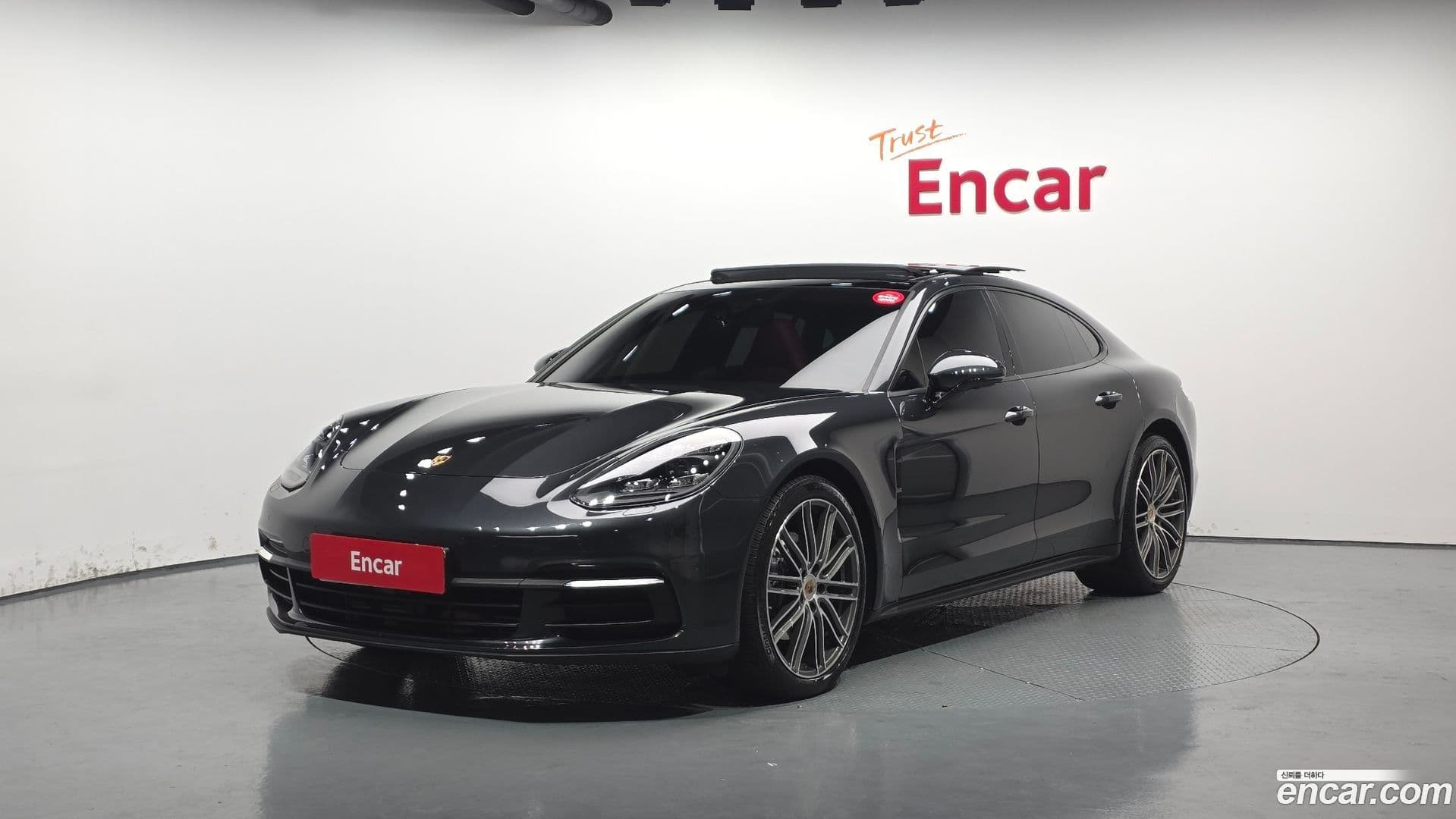 Main__Slider__Photo:Panamera Porsche 2020.5-0