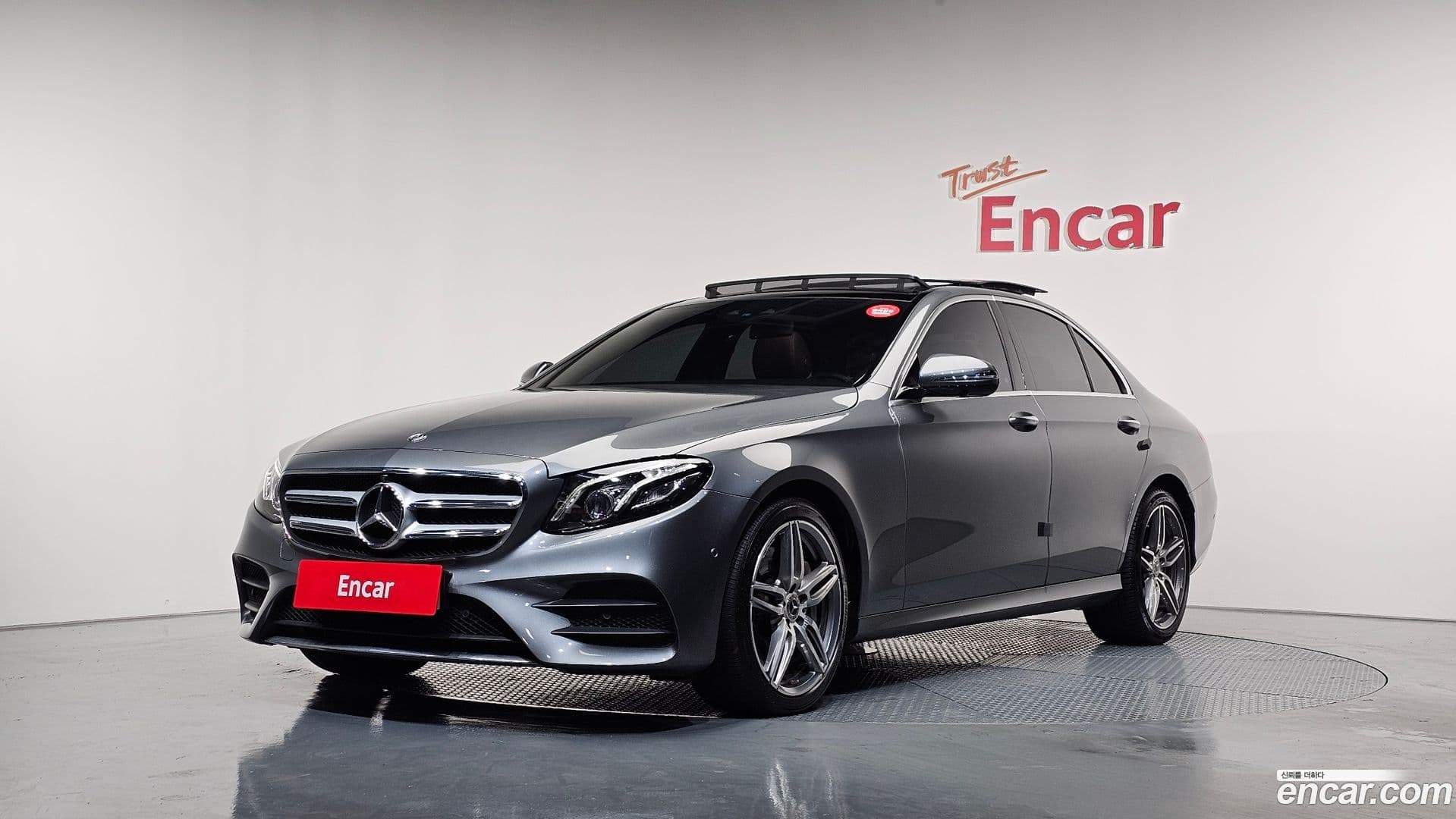 Main__Slider__Photo:E-Class Mercedes-Benz 2017.6-0