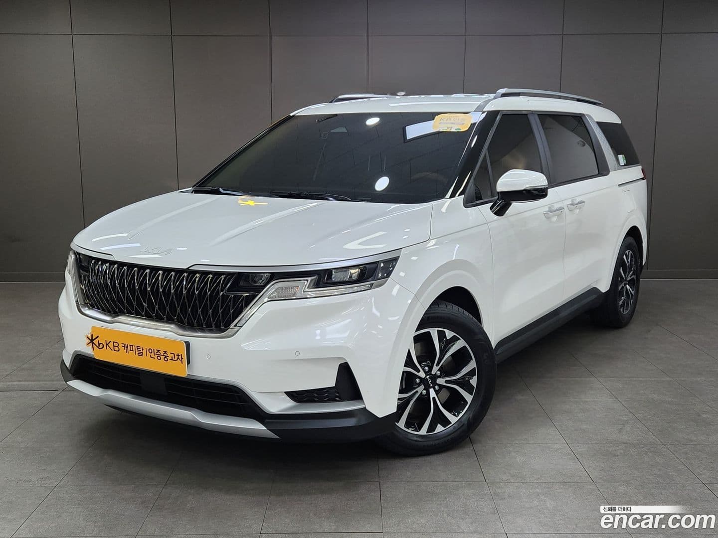 Main__Slider__Photo:Canival Kia 2021.10-0