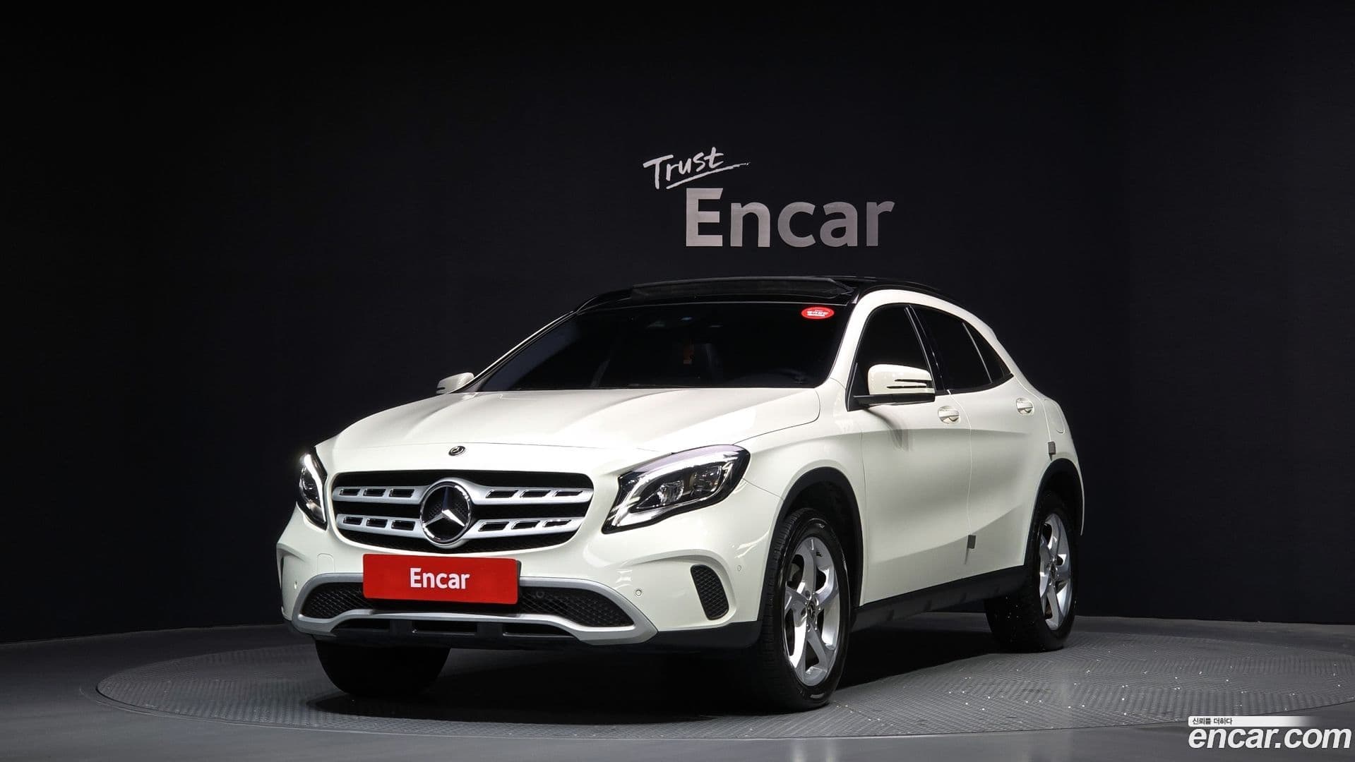Main__Slider__Photo:GLA-Class Mercedes-Benz 2017.10-0