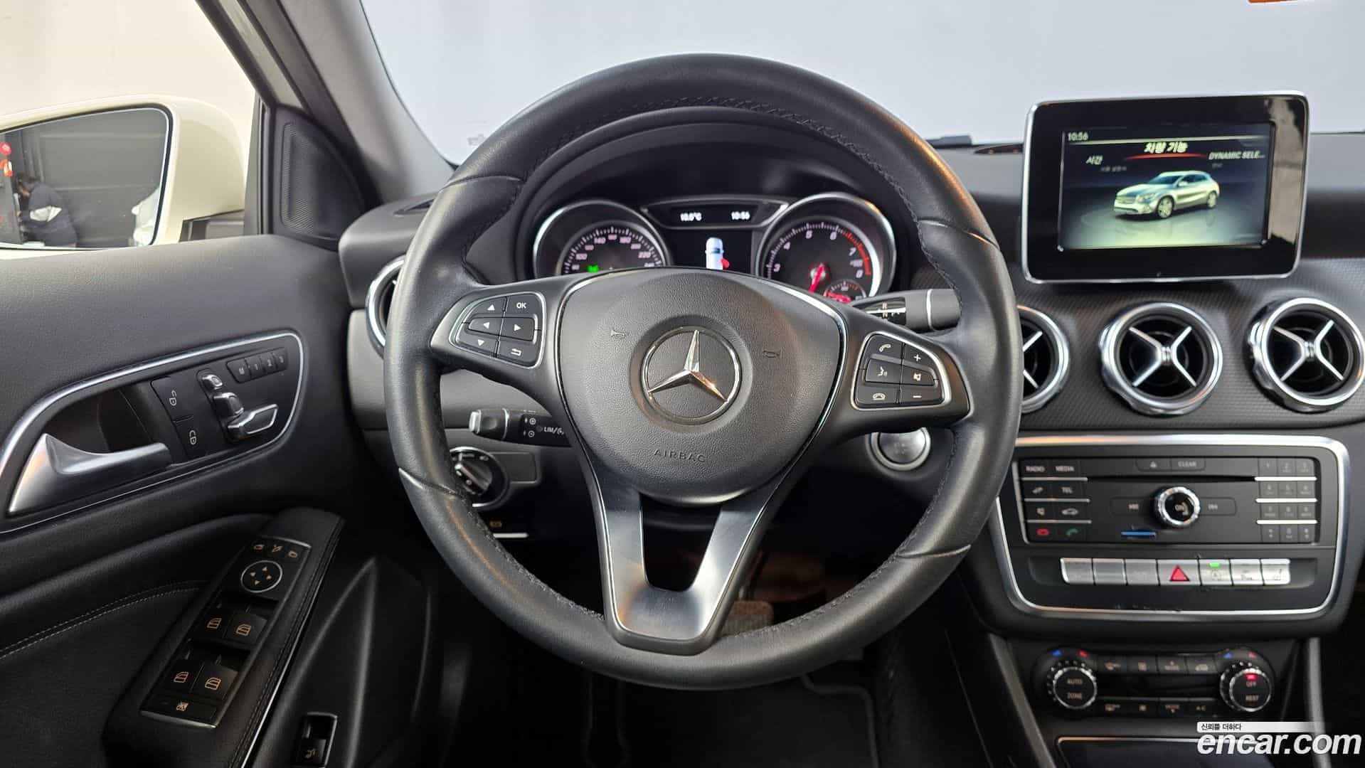 GLA-Class Mercedes-Benz 2017.10-OPTION-017