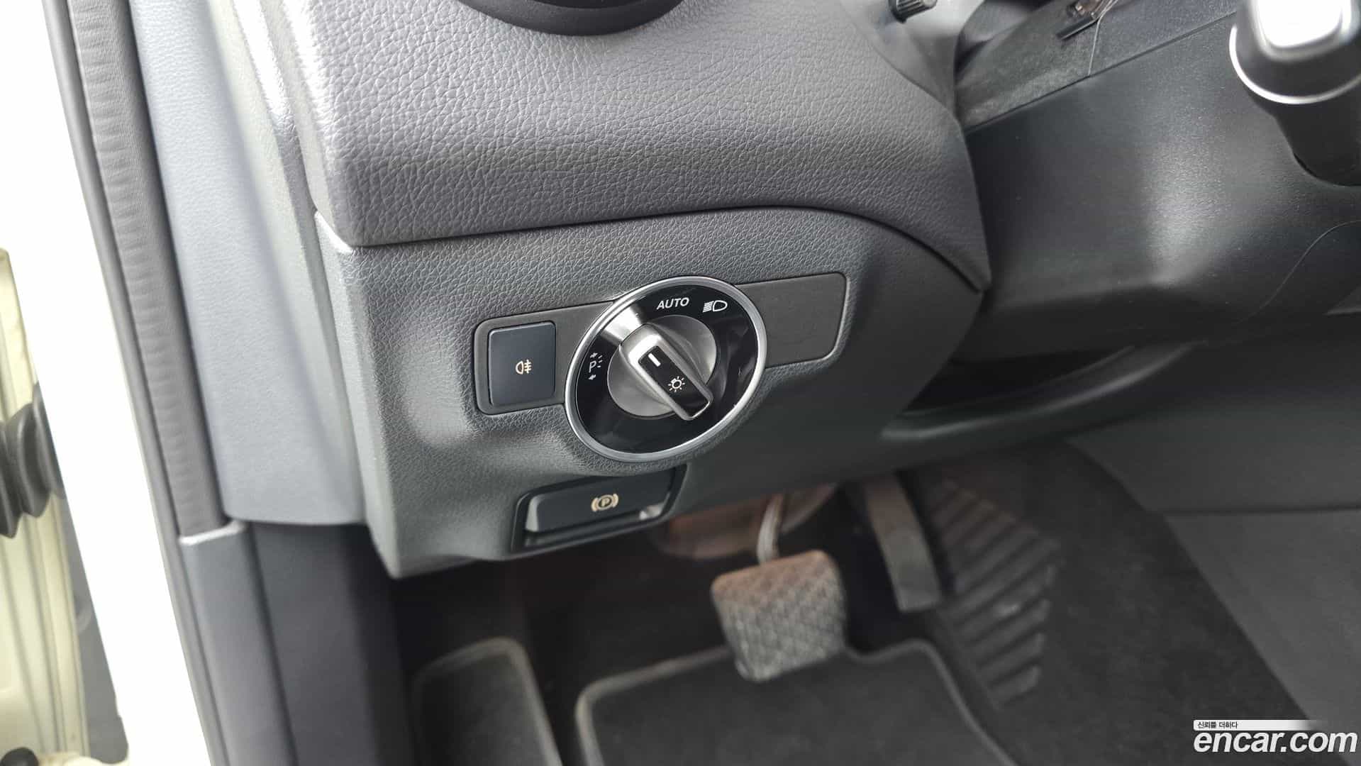 GLA-Class Mercedes-Benz 2017.10-OPTION-021