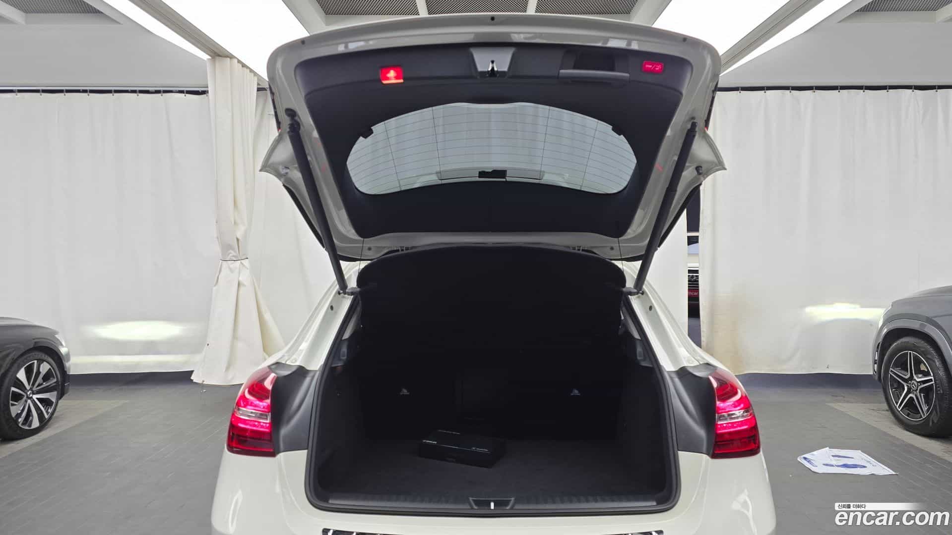 GLA-Class Mercedes-Benz 2017.10-OPTION-024