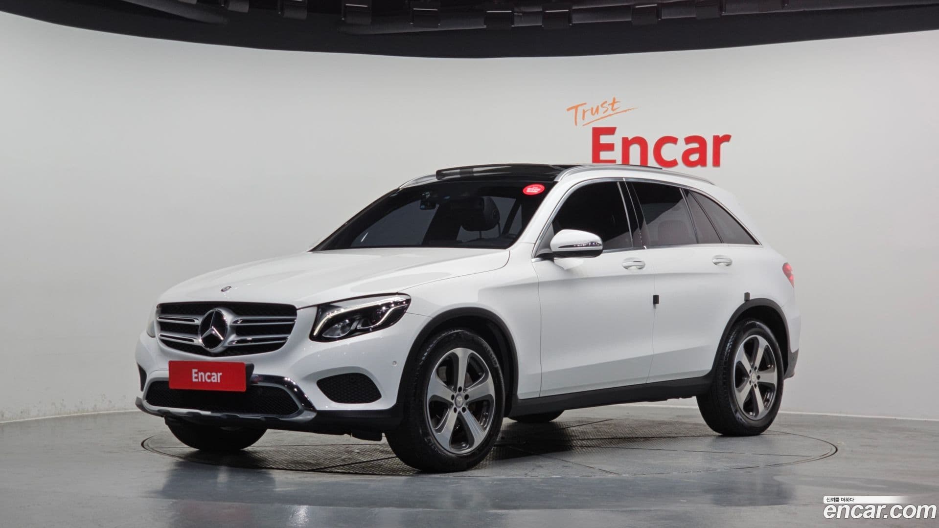Main__Slider__Photo:GLC-Class Mercedes-Benz 2016.4-0