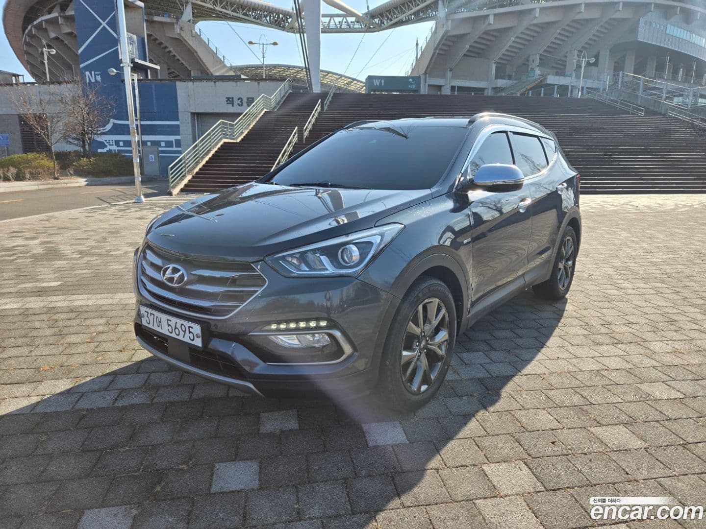 Main__Slider__Photo:Santafe Hyundai 2017.0-0