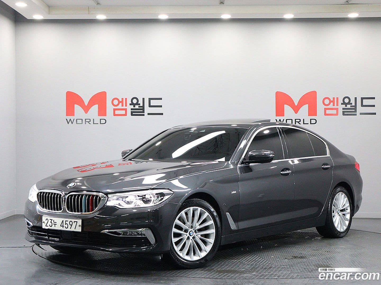 Main__Slider__Photo:5-Series BMW 2018.6-0