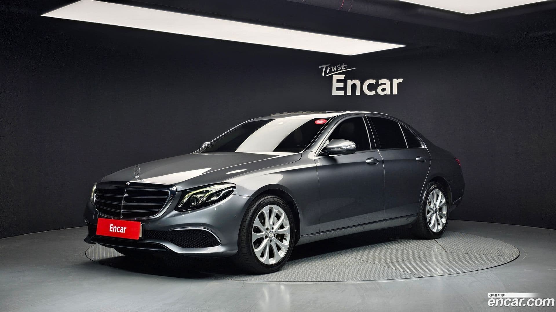 Main__Slider__Photo:E-Class Mercedes-Benz 2016.8-0