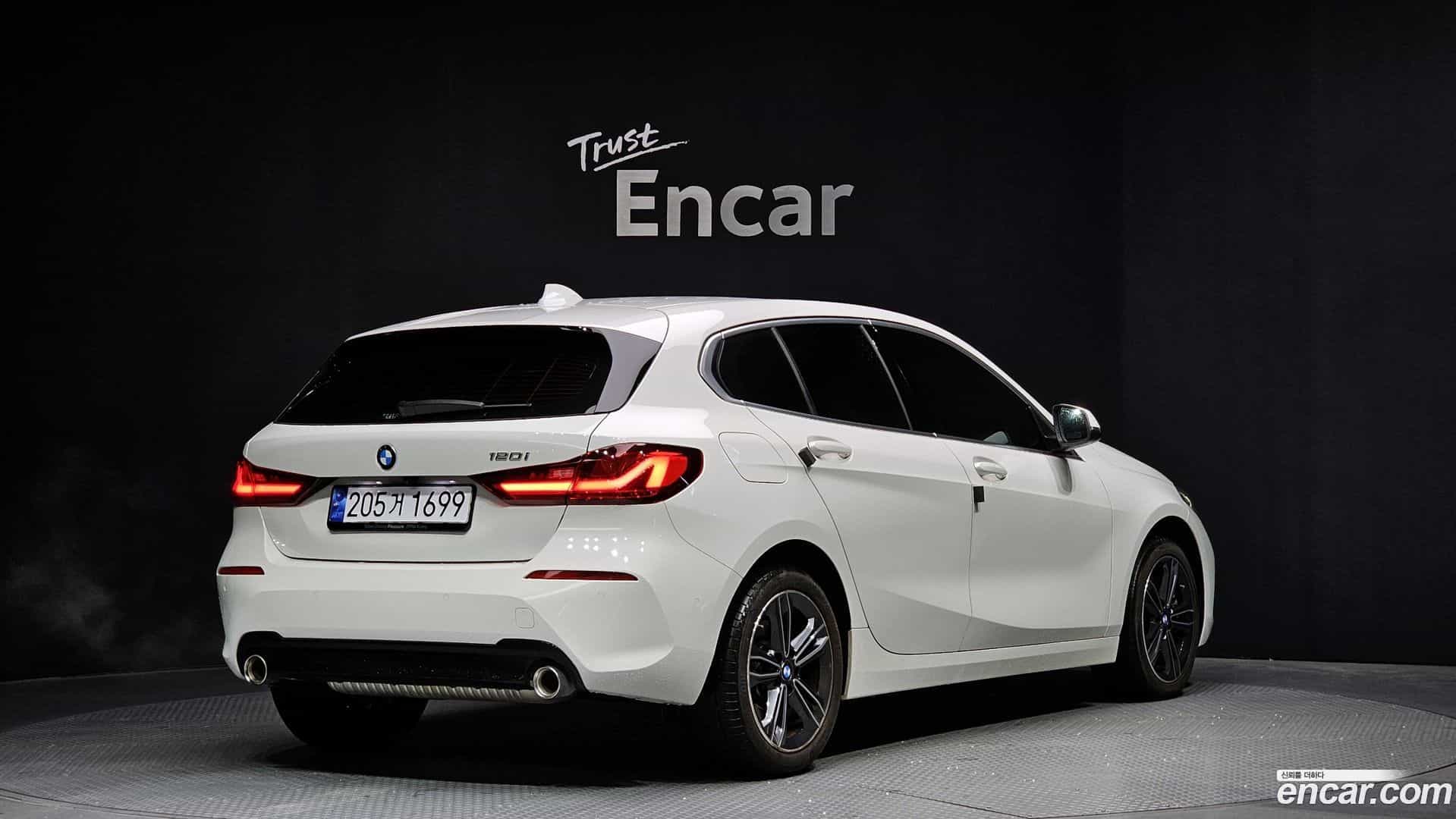 1-Series BMW 2023.9-OUTER-002